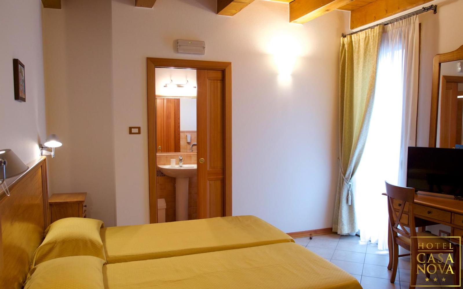 Double Room with Private Bathroom - Photo 3