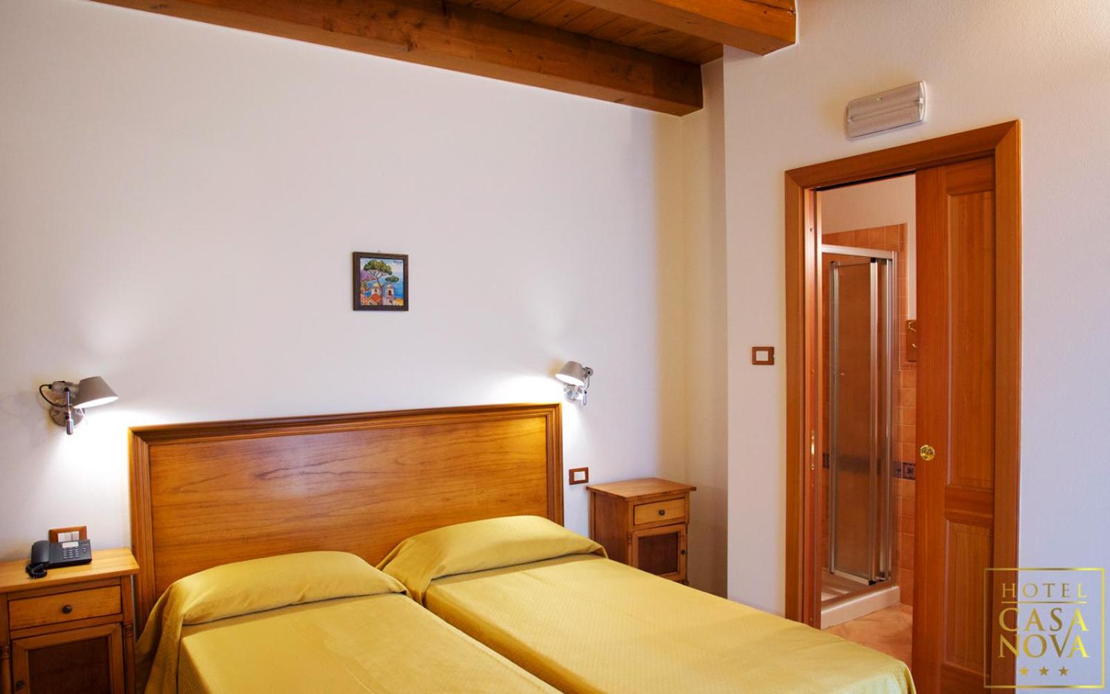 Double Room with Private Bathroom - Photo 4