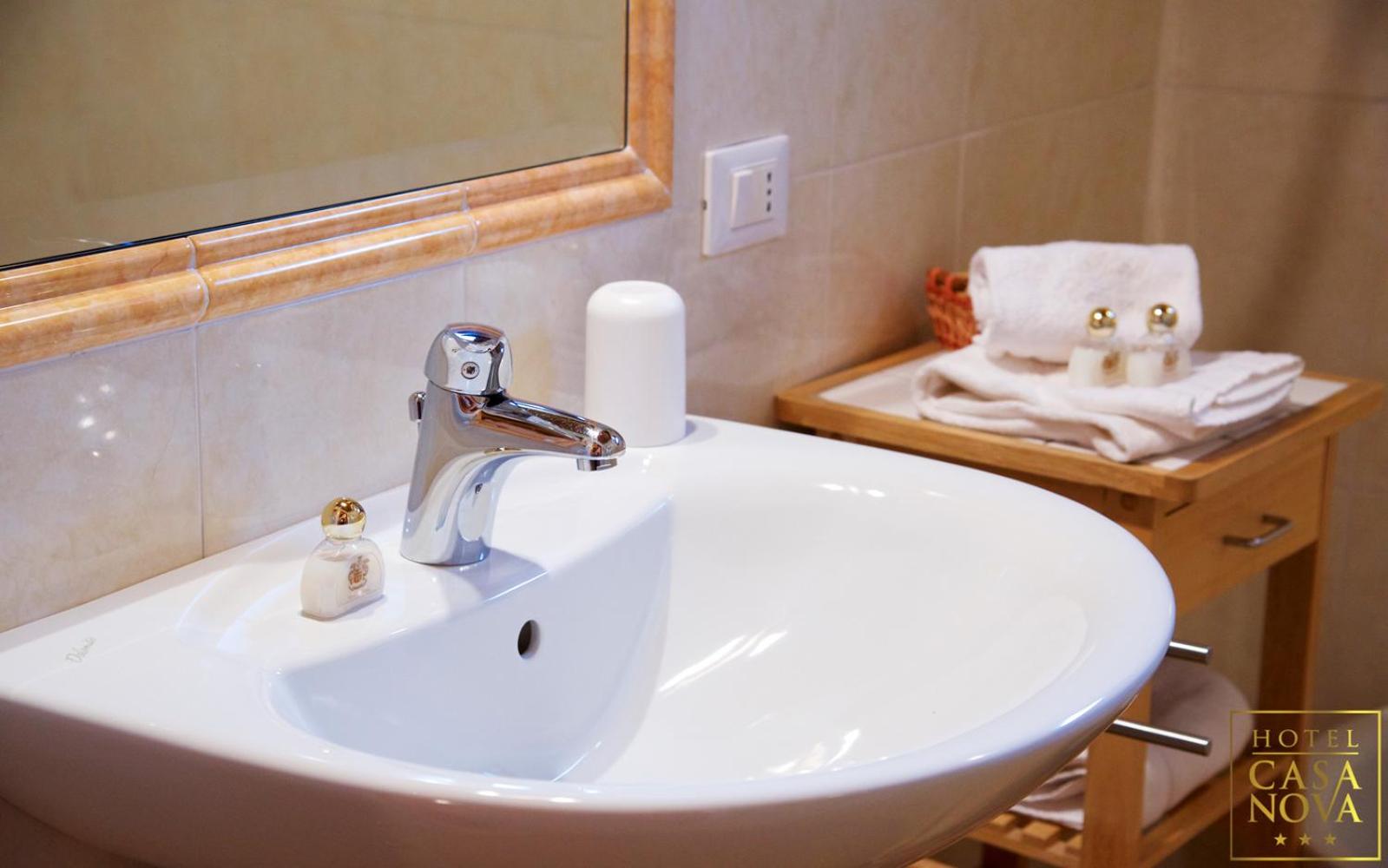 Quadruple Room with Private Bathroom - Photo 2