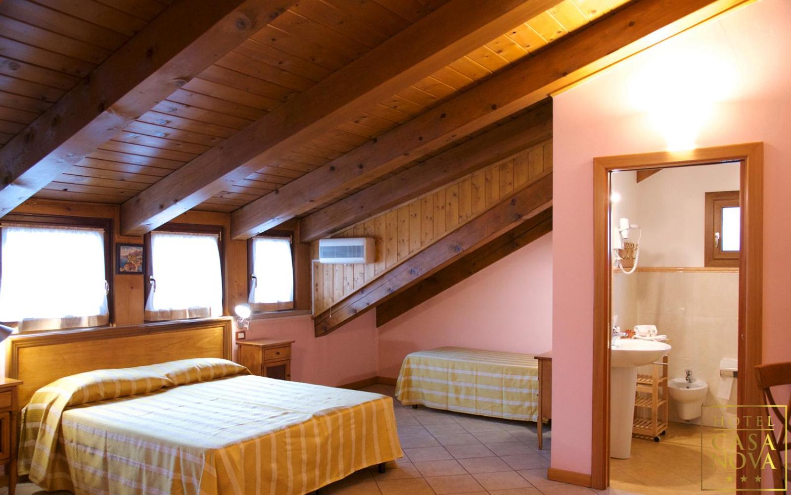 Quadruple Room with Private Bathroom - Photo 1