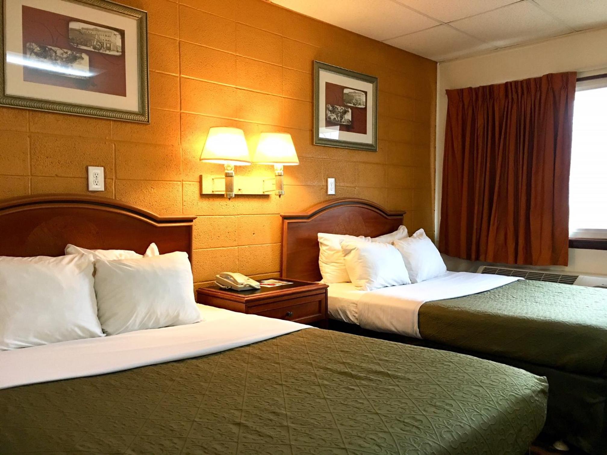 Double Room with Two Double Beds photo 2
