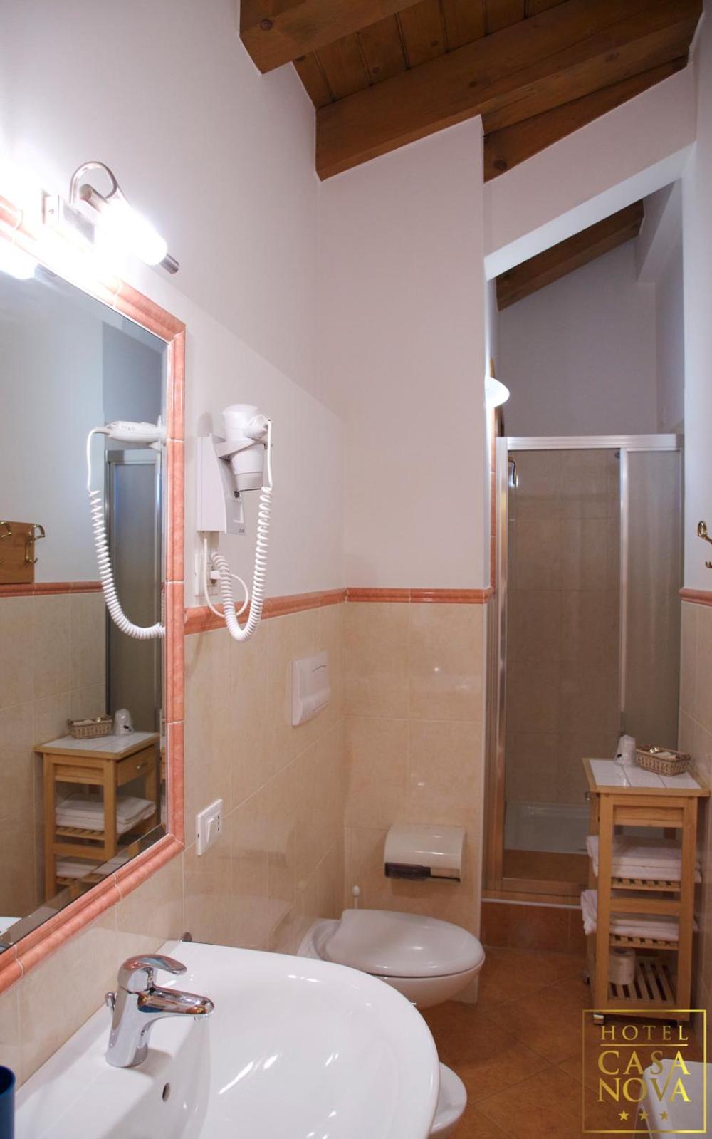 Double Room with Private Bathroom - Photo 7
