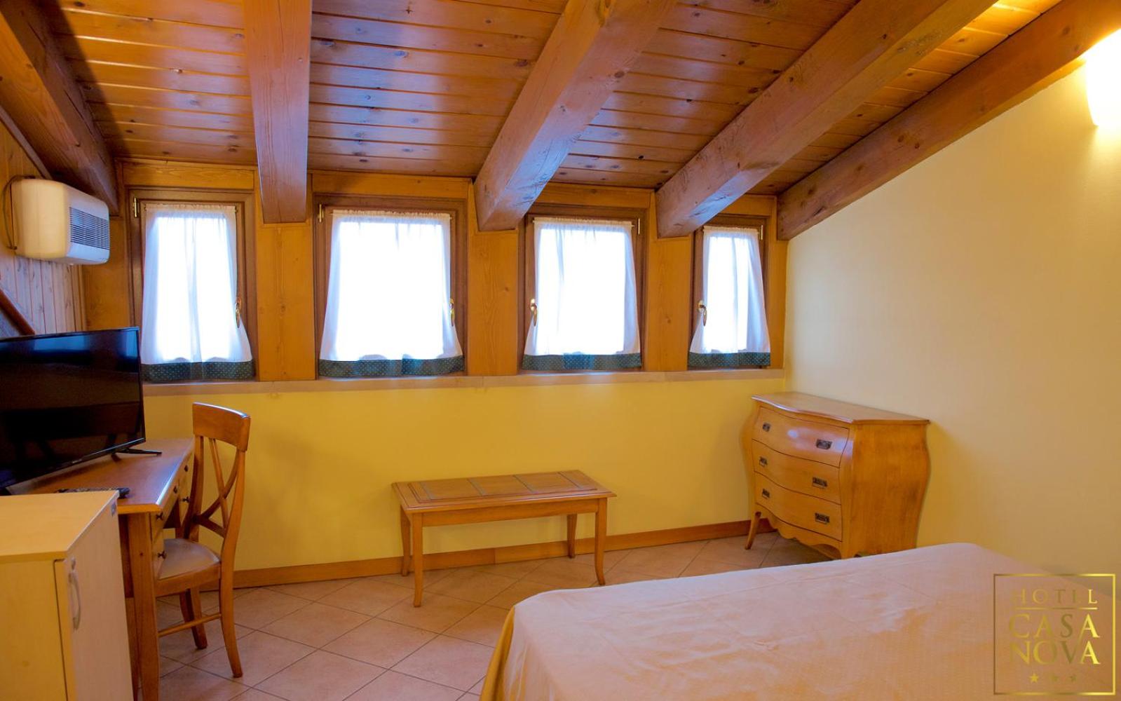 Double Room with Private Bathroom - Photo 8
