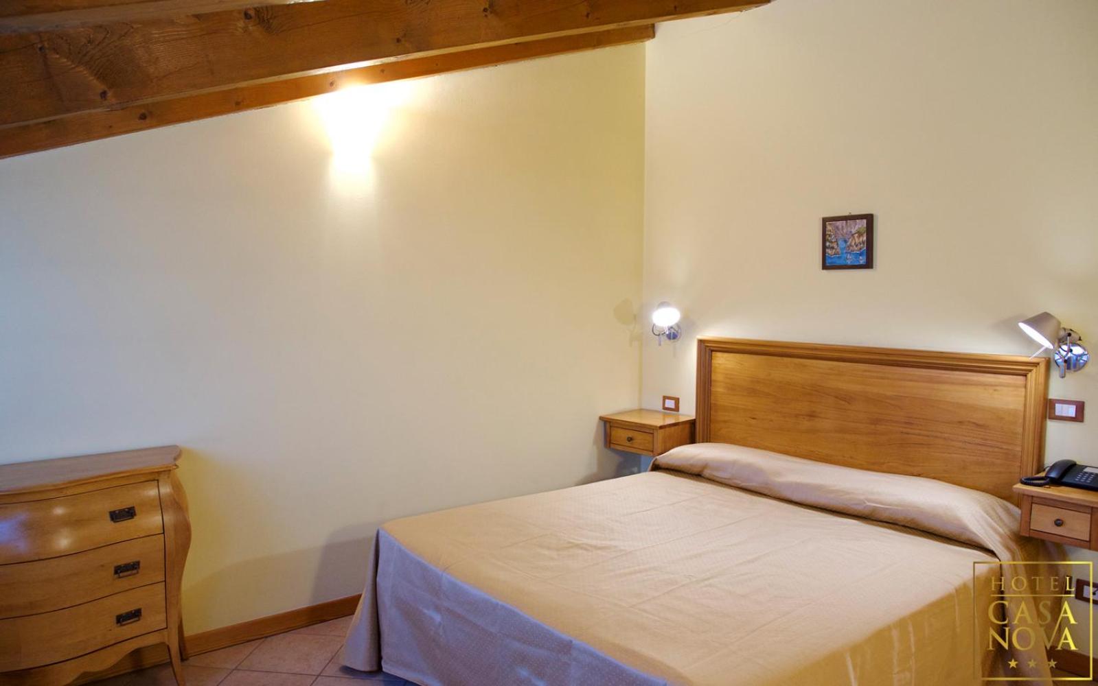 Double Room with Private Bathroom - Photo 10