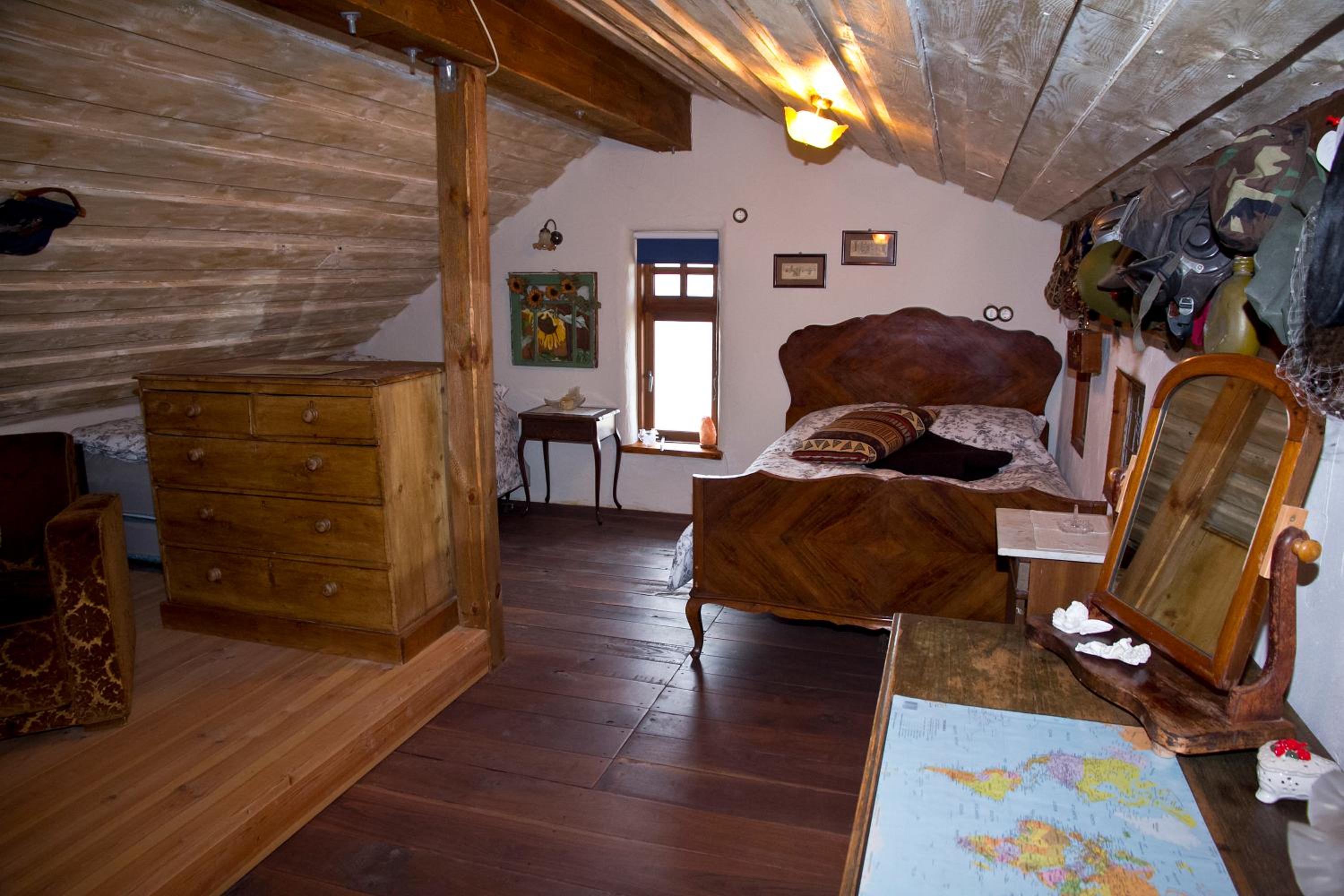 Quadruple Room with Shared Bathroom photo 3