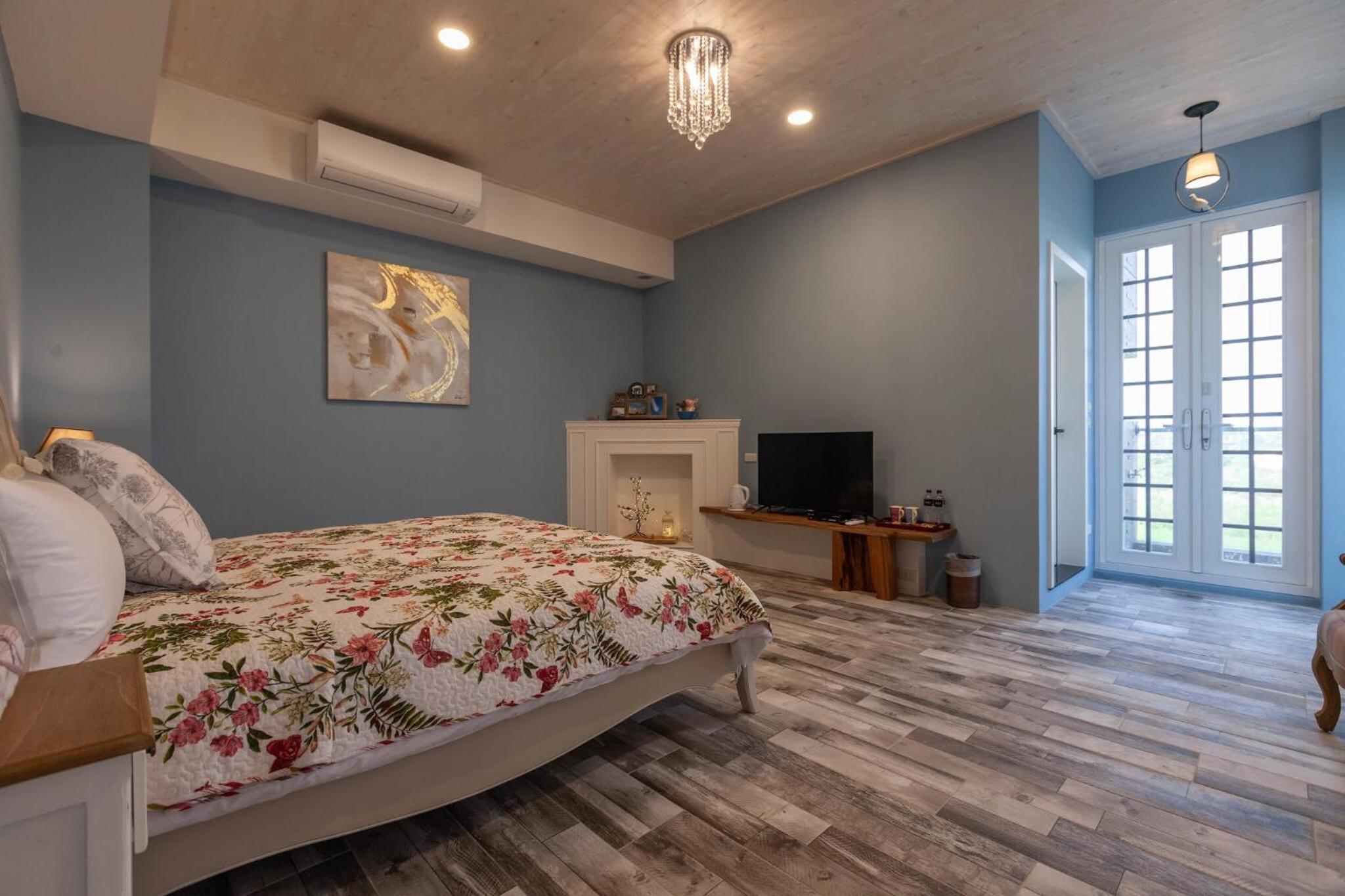 Deluxe Double Room with Bath photo 2