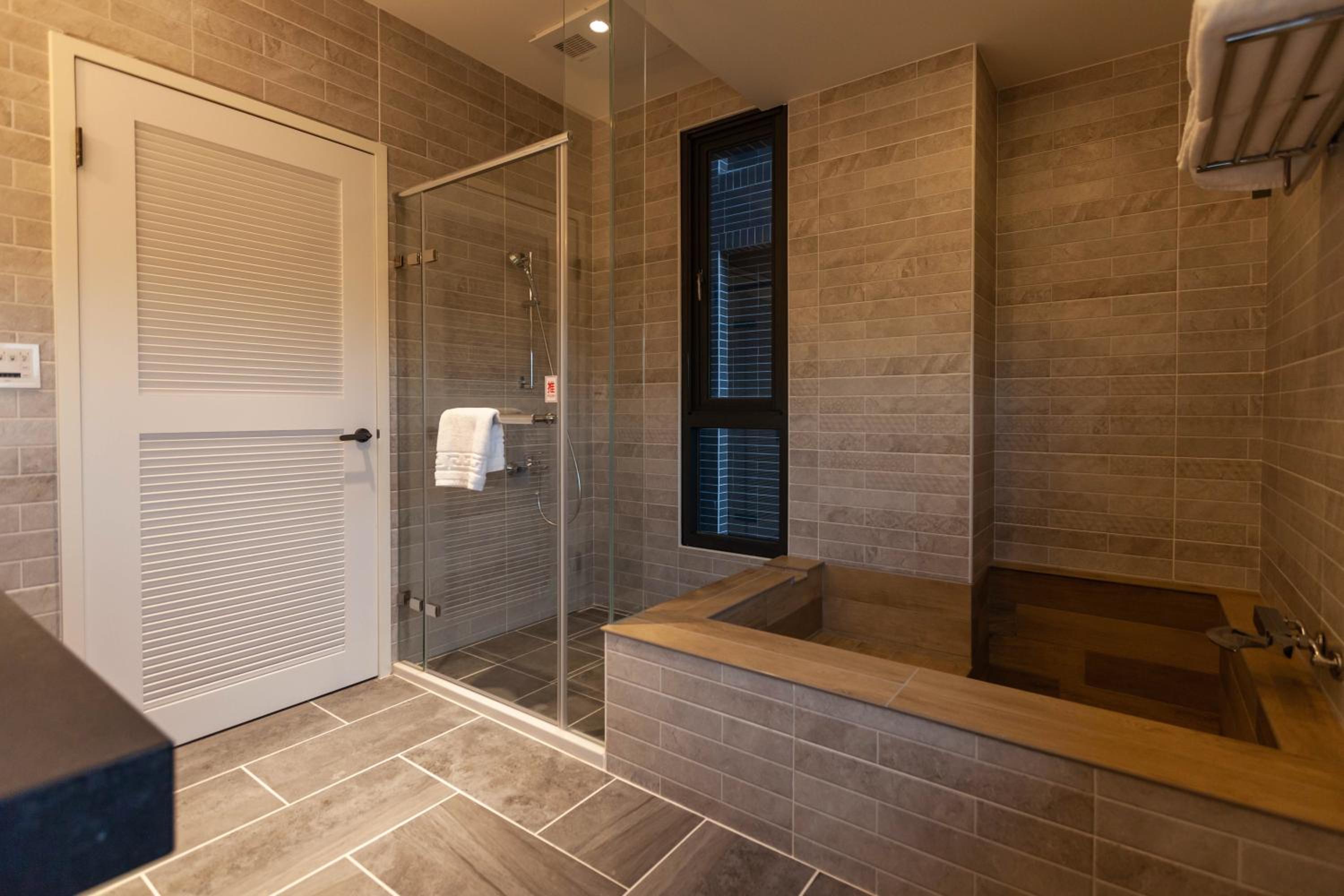 Superior Quadruple Room with bathtub photo 1