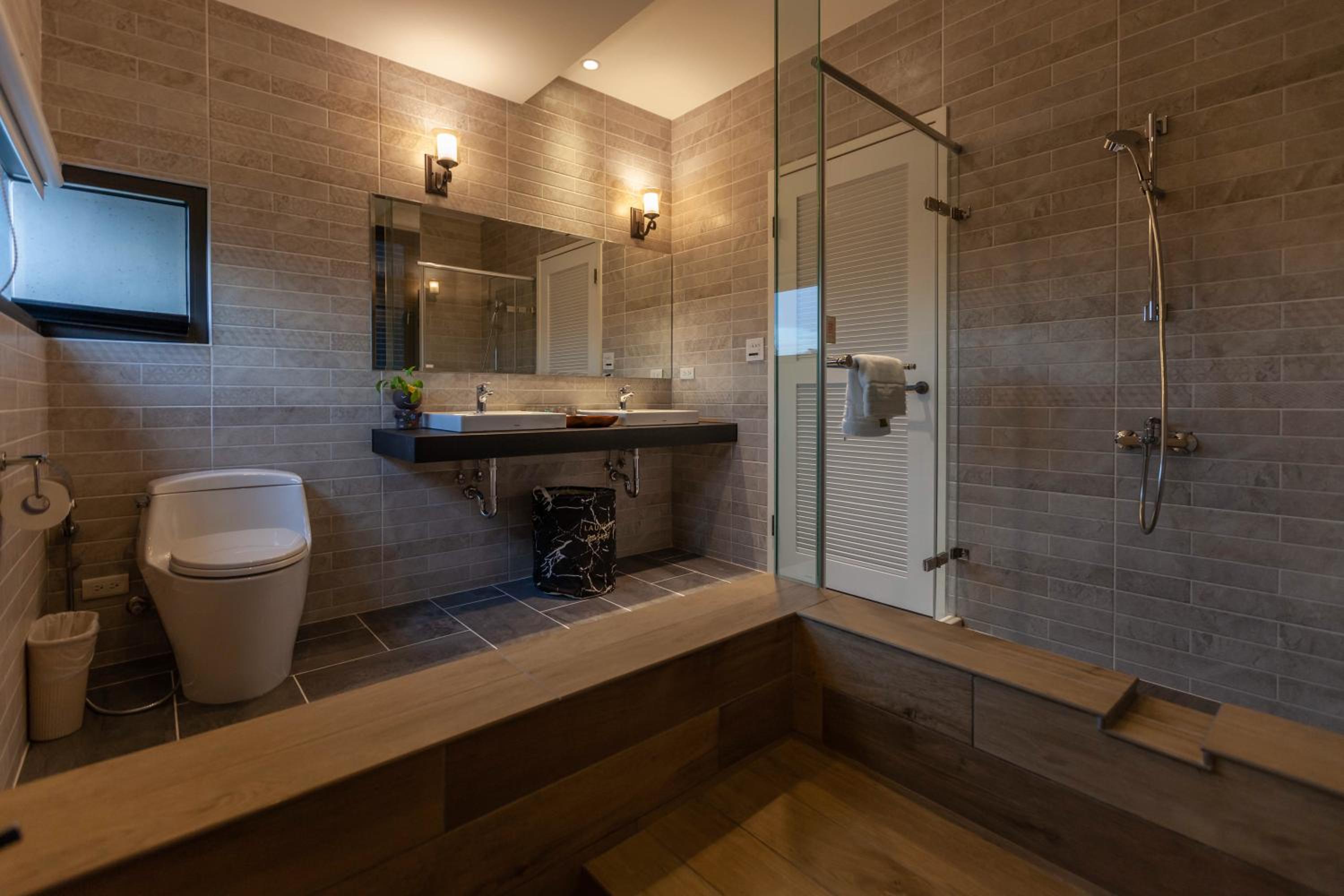 Superior Quadruple Room with bathtub photo 2