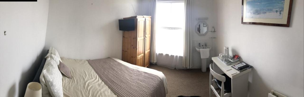 Budget Double Room with Private External Bathroom