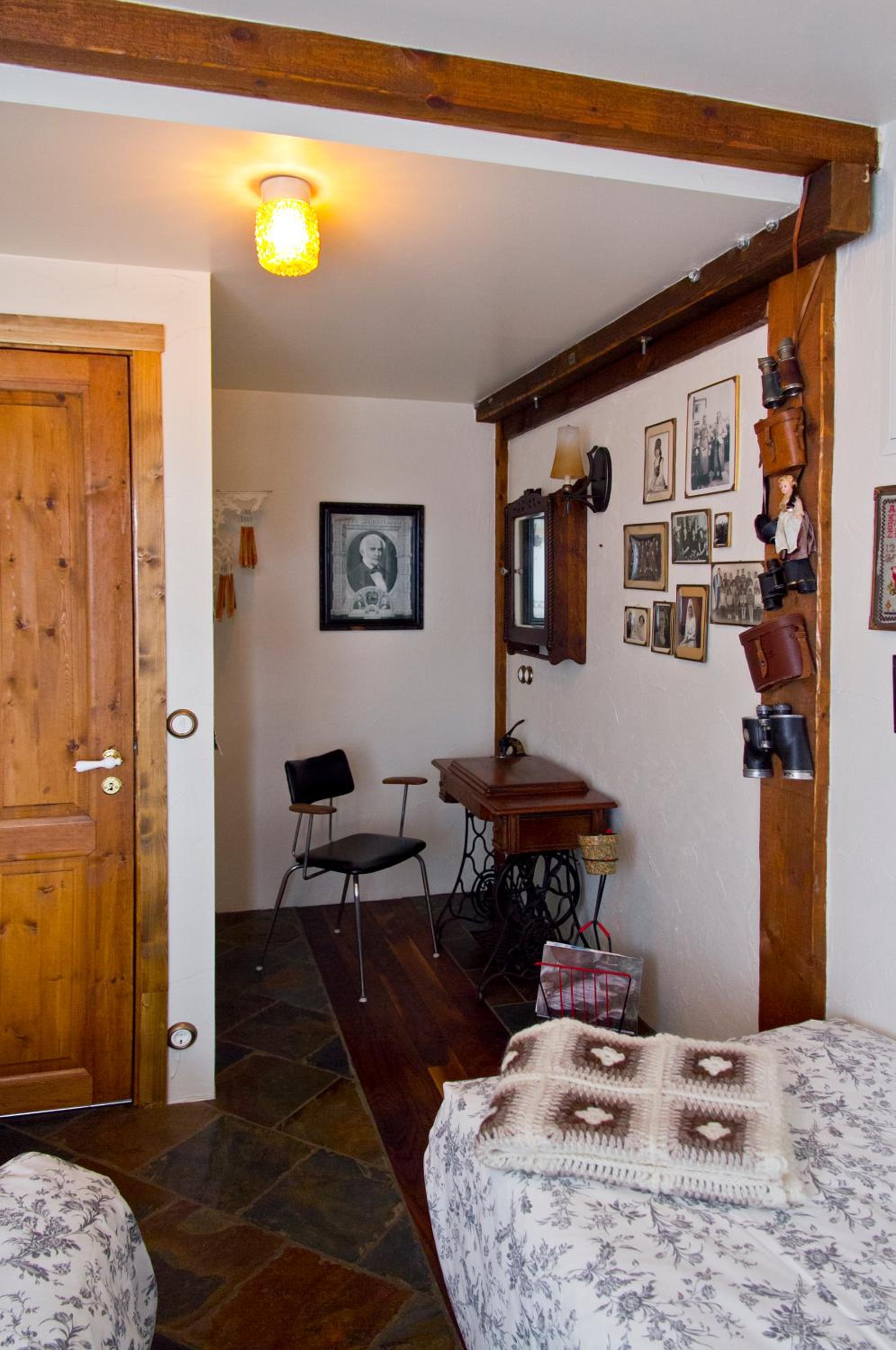 Double or Twin Room with Shared Bathroom photo 1