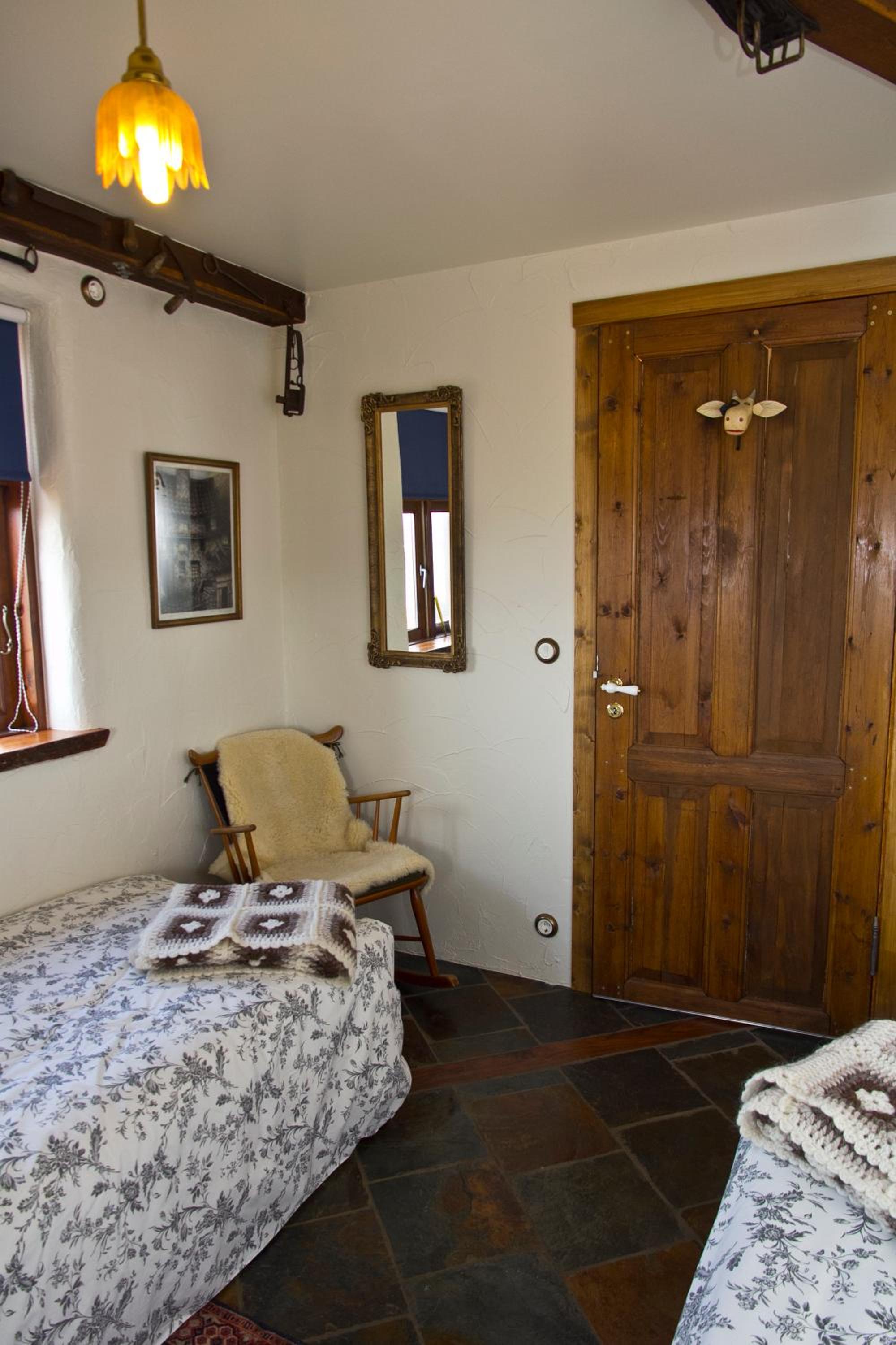 Double or Twin Room with Shared Bathroom photo 2