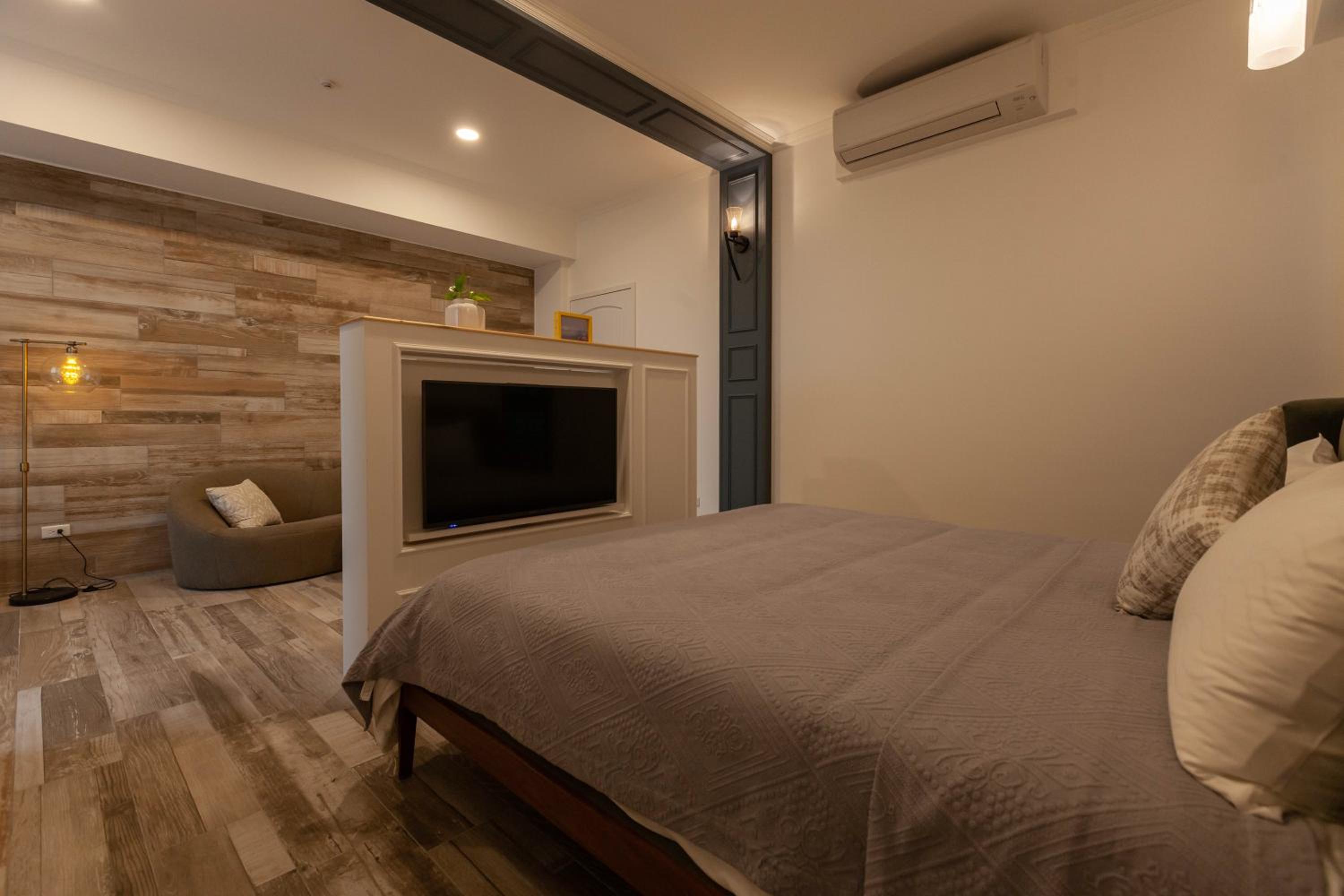 Deluxe Large Double Room with Bathtub photo 1