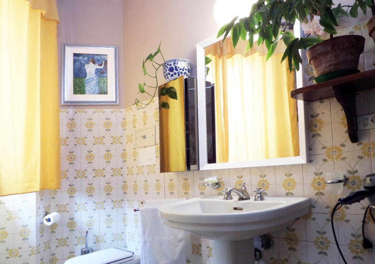 Double Room with Private Bathroom - Photo 15