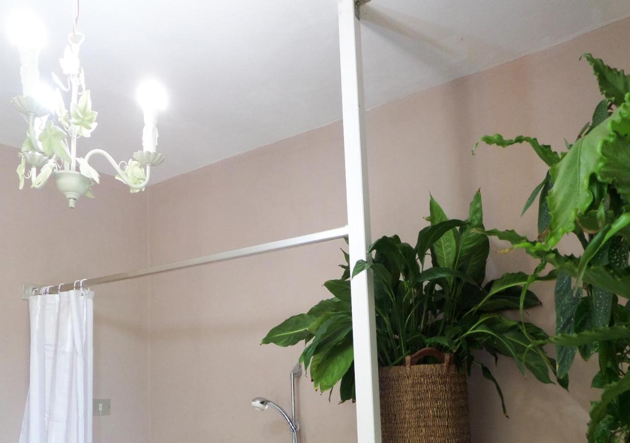 Double Room with Private Bathroom - Photo 14