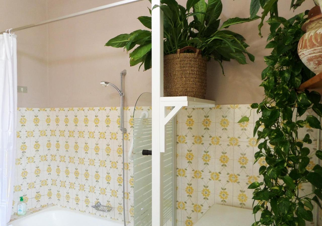 Double Room with Private Bathroom - Photo 40
