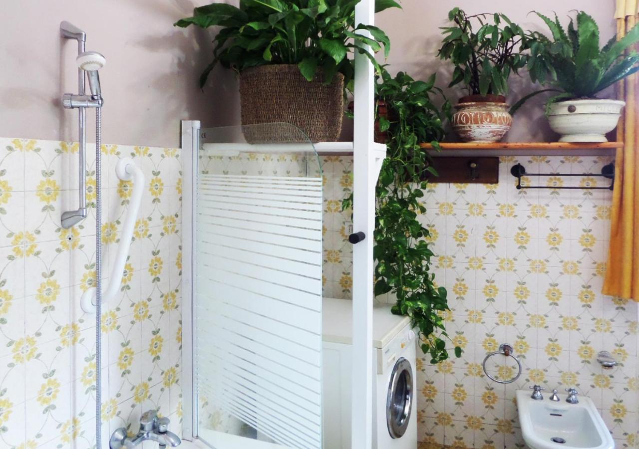 Double Room with Private Bathroom - Photo 31