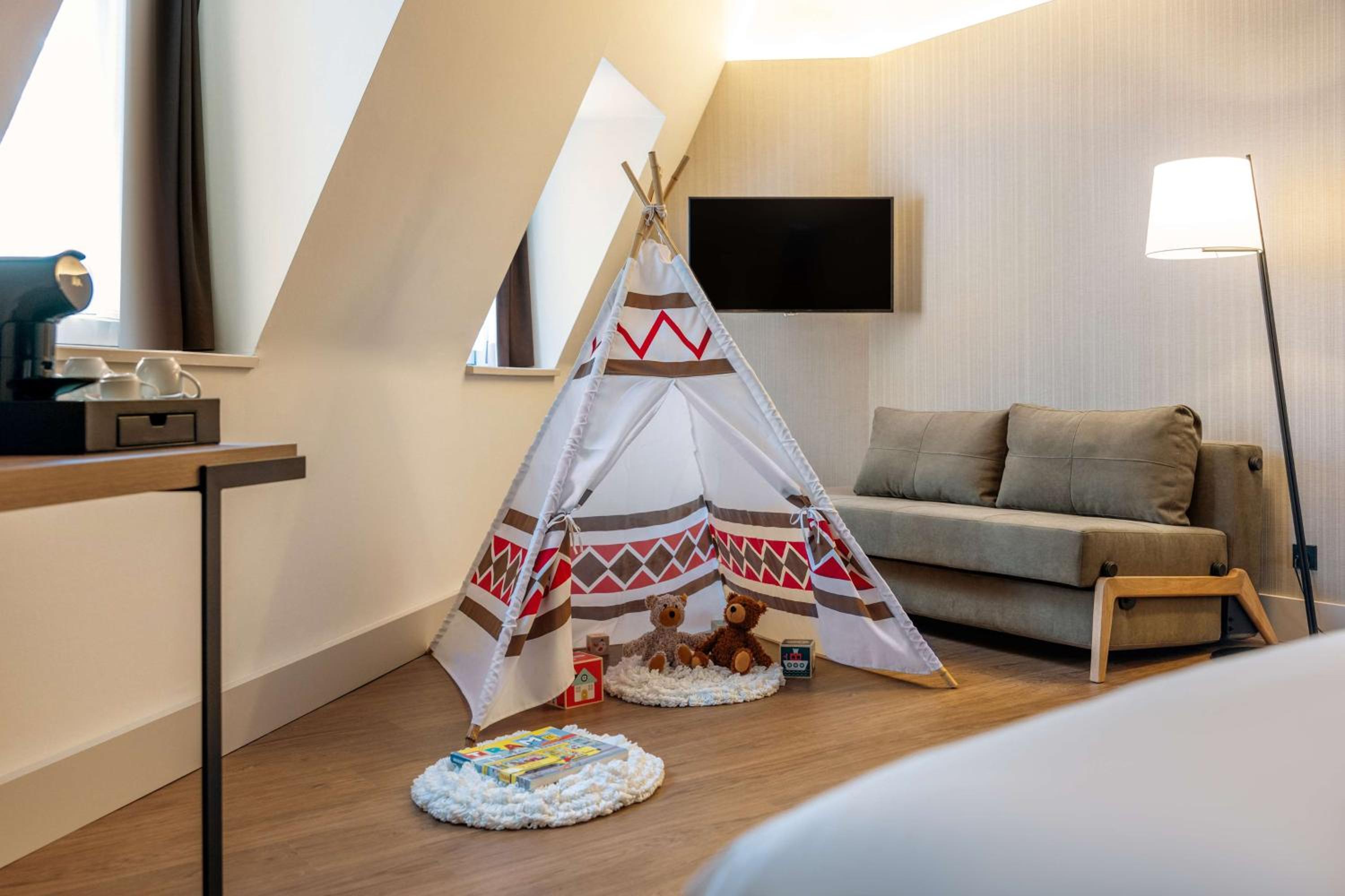 Family room with Extra Bed (2 Adults + 2 Children)