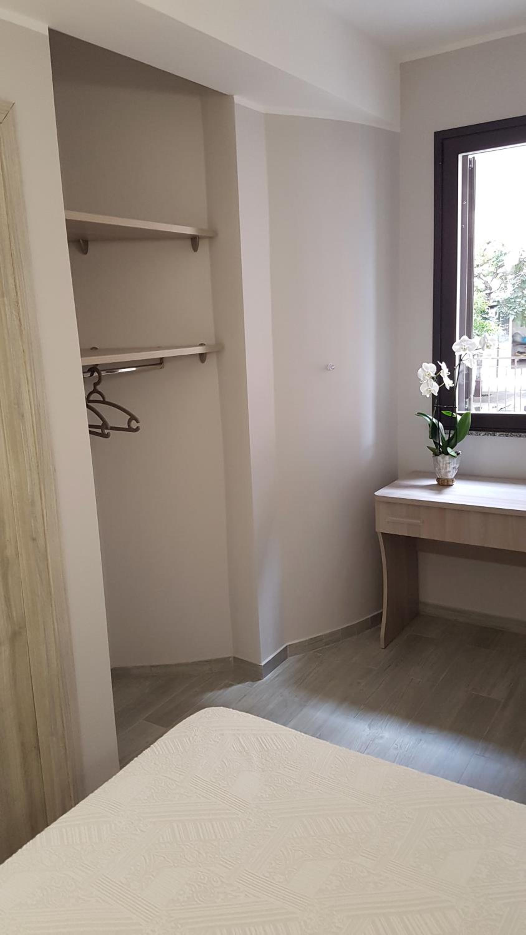One-Bedroom House - Photo 4
