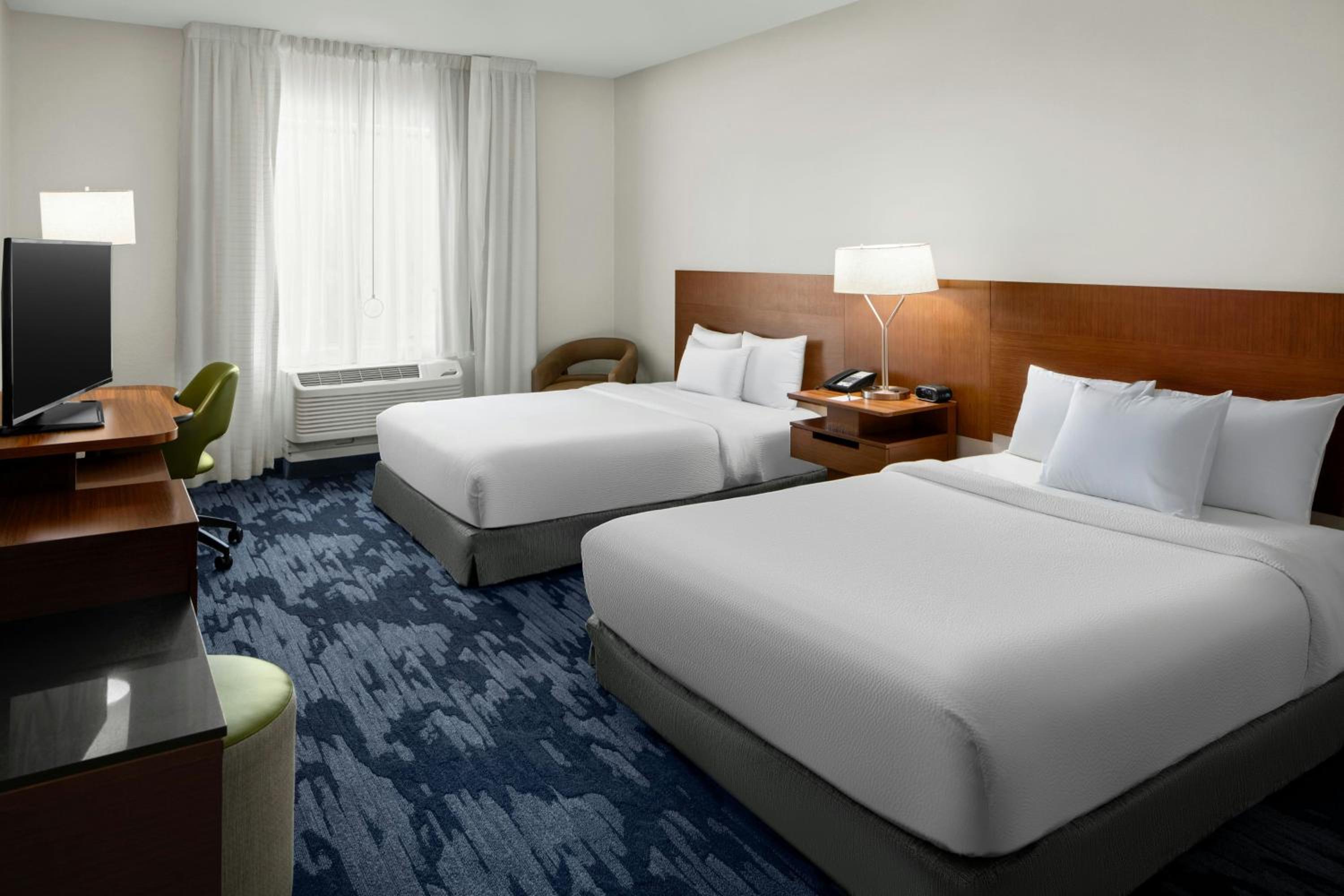 Queen Room with Two Queen Beds and Roll-In Shower - Mobility Access