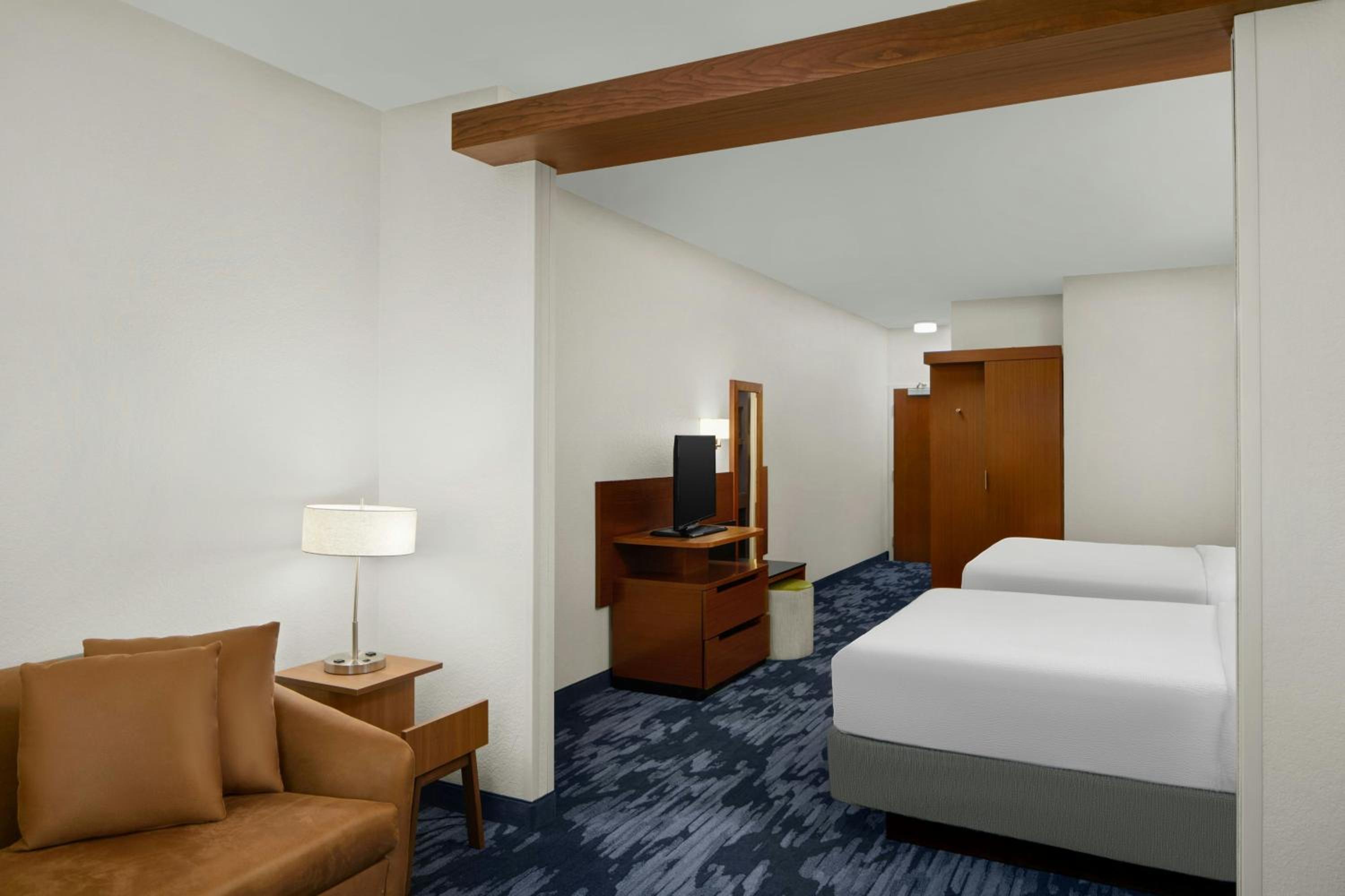 Studio with Two Queen Beds, Bathtub and Sofa Bed - Mobility Access/Hearing Accessible