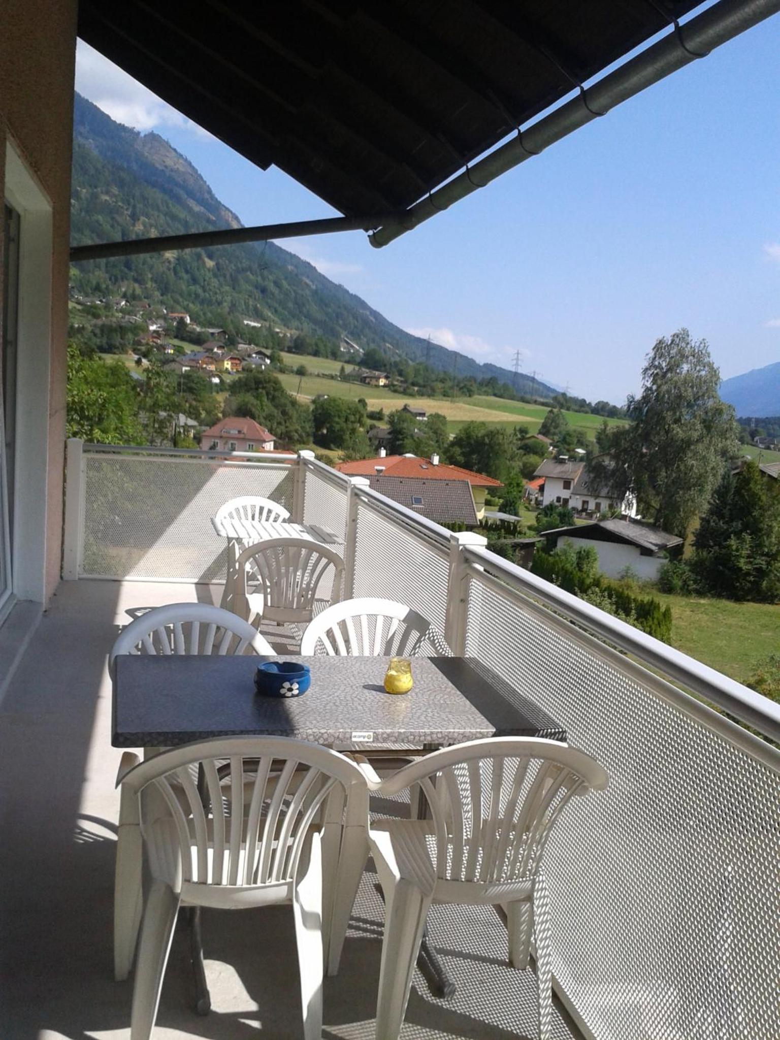Apartment with Mountain View photo 3