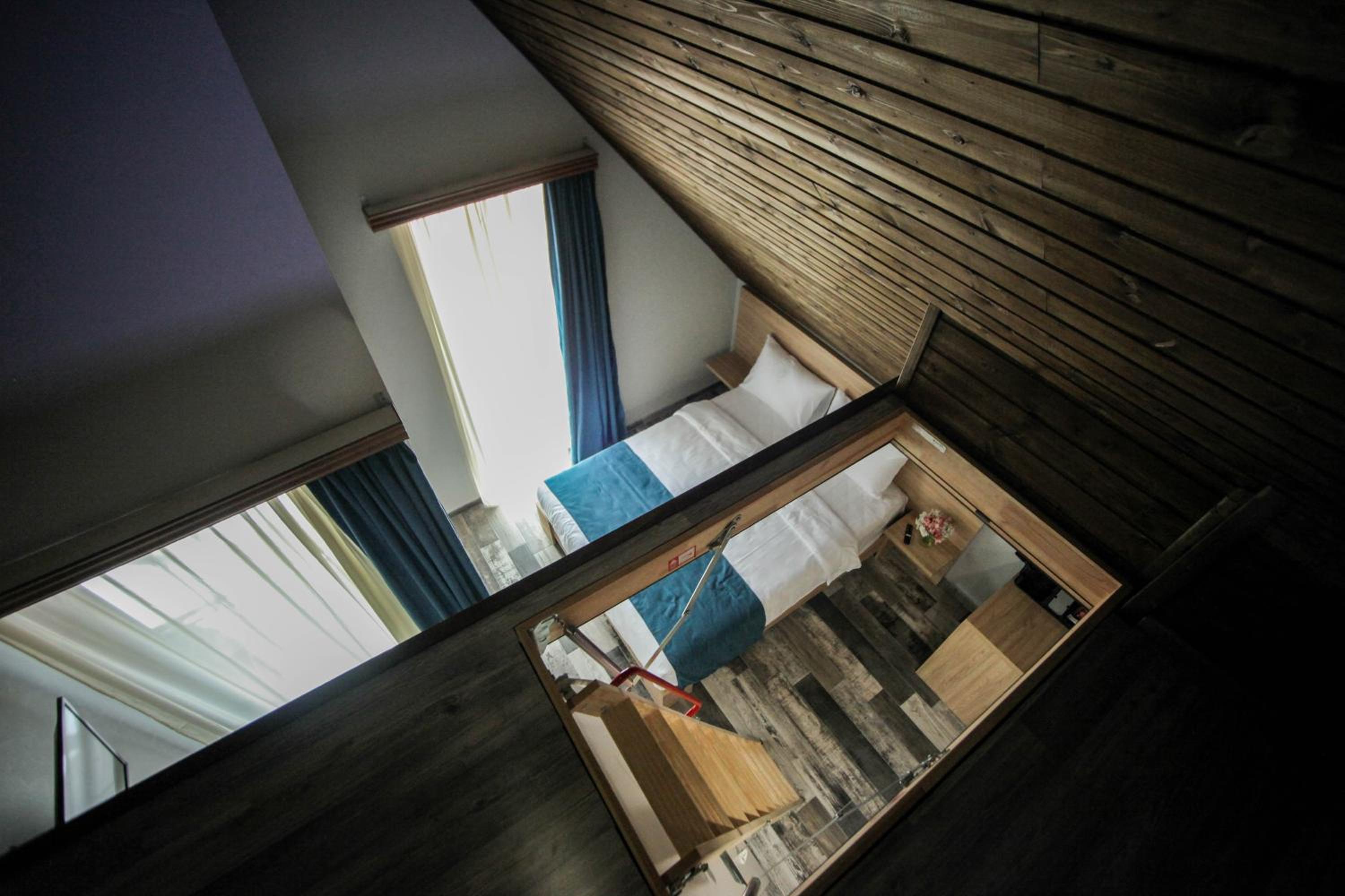 Quadruple Room with Balcony - Photo 22