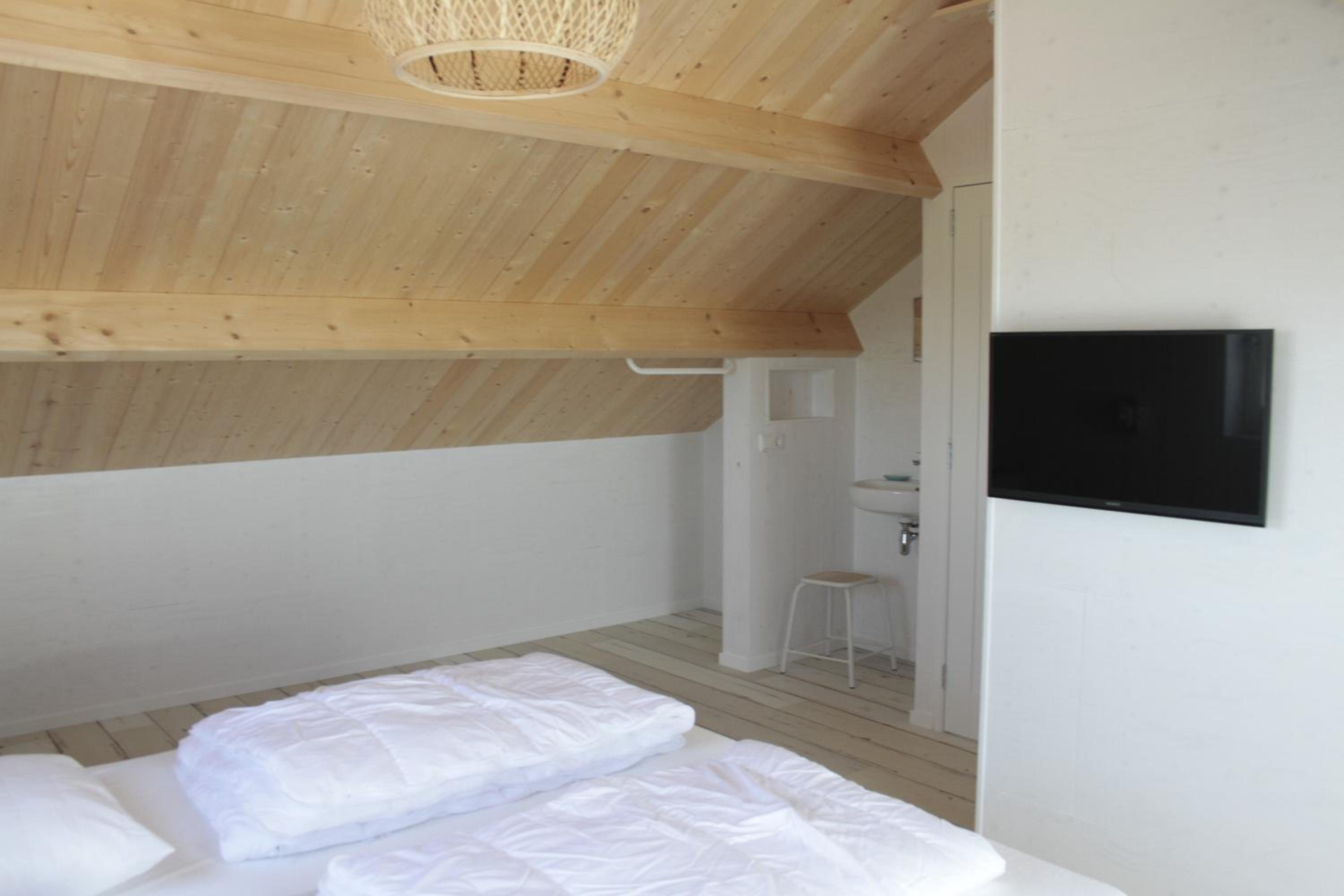 Three-Bedroom House photo 3