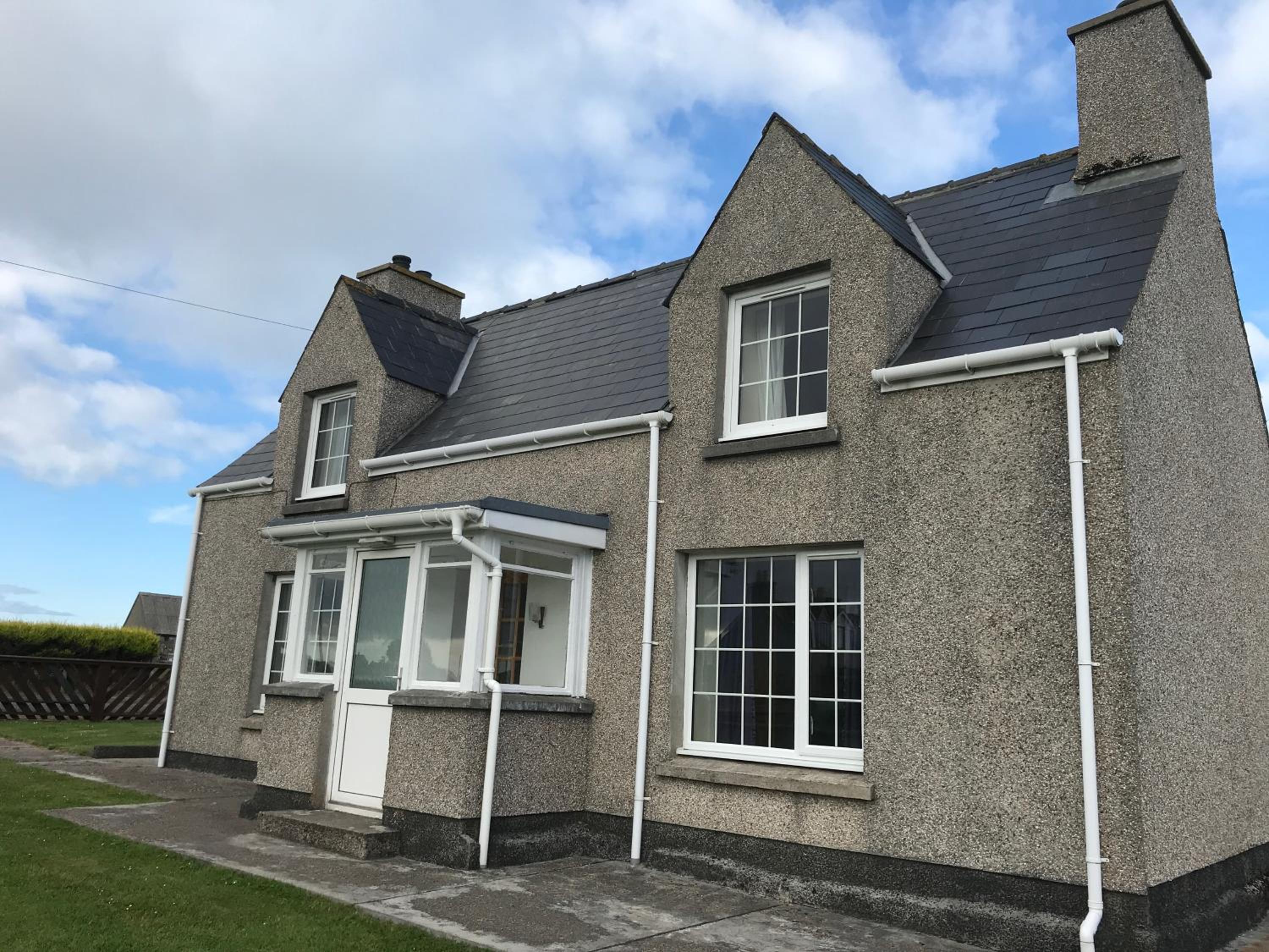 Three-Bedroom House photo 2