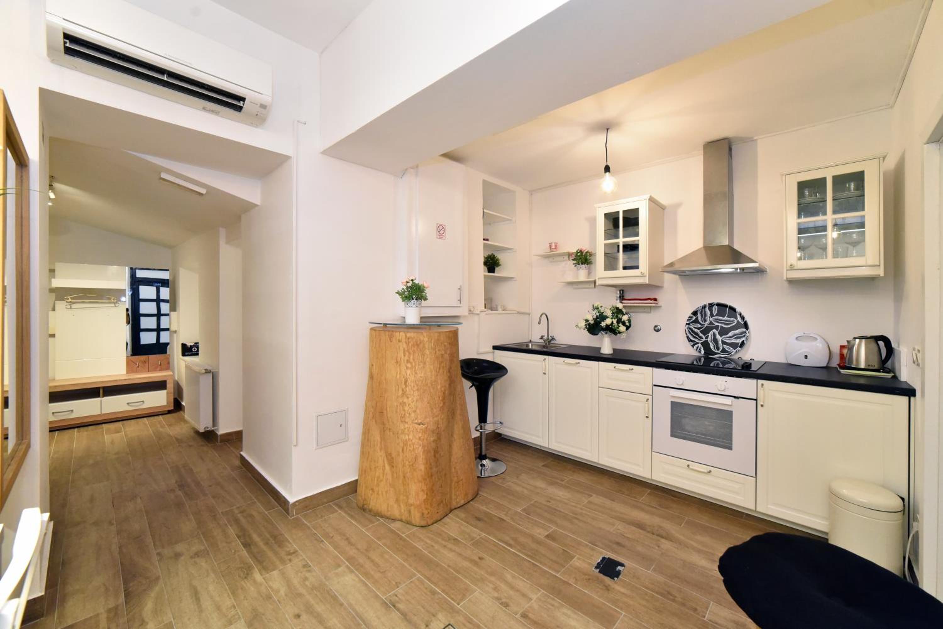 Two-Bedroom Apartment - Photo 5