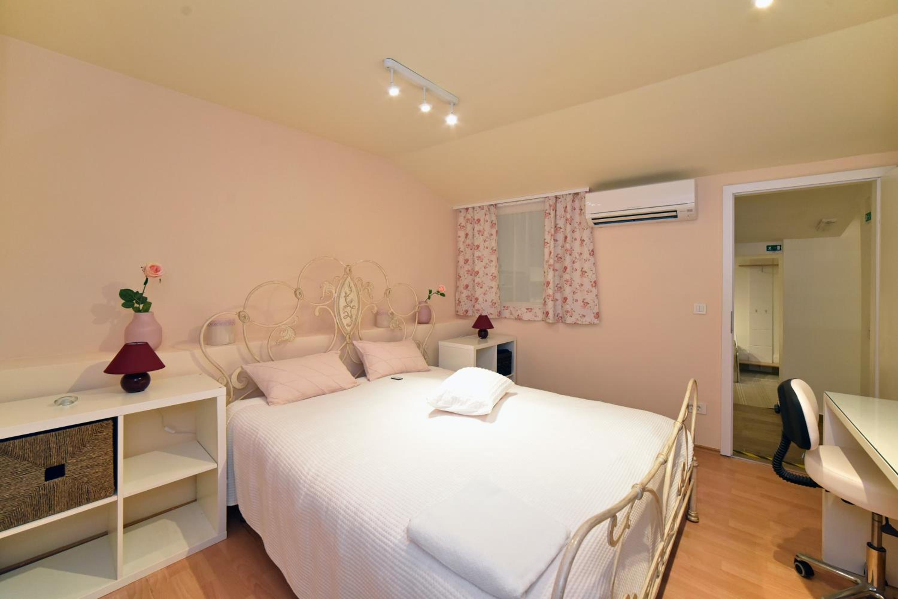 Two-Bedroom Apartment - Photo 7