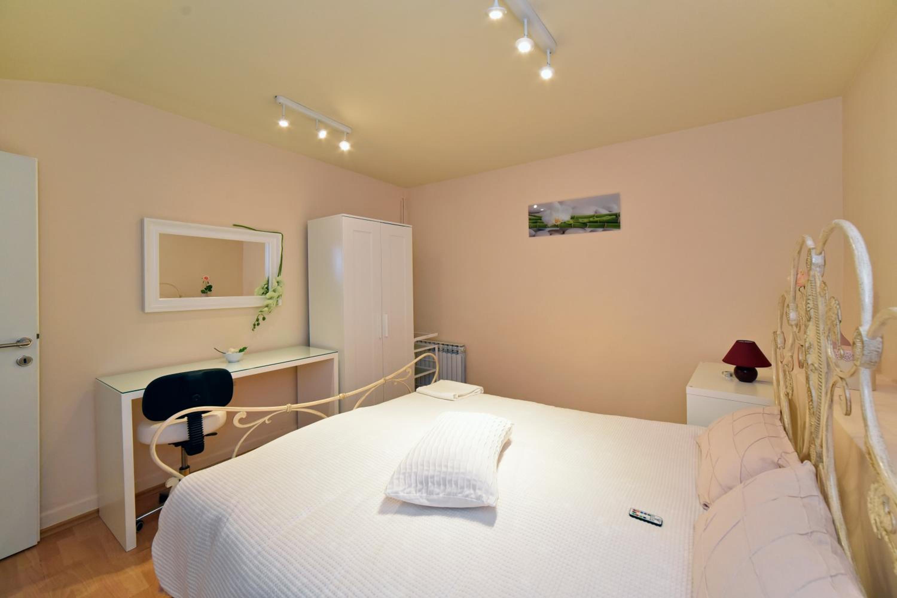 Two-Bedroom Apartment - Photo 19