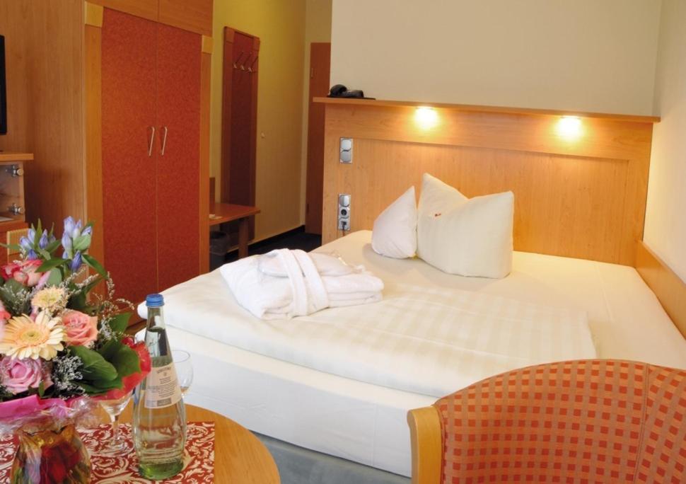 Junior Room with Mountain View (street side) - Photo 1
