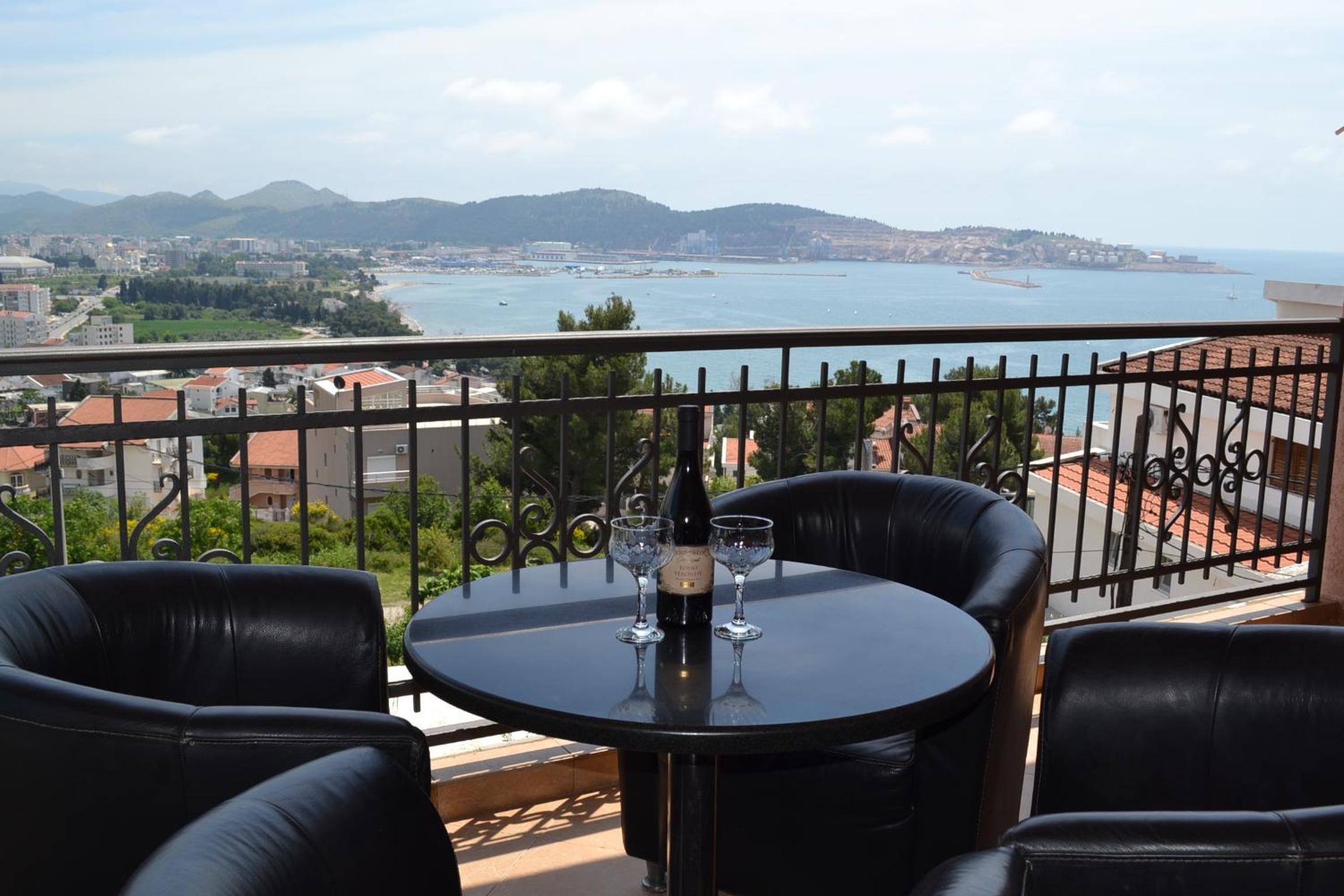 Apartment with Sea View photo 2