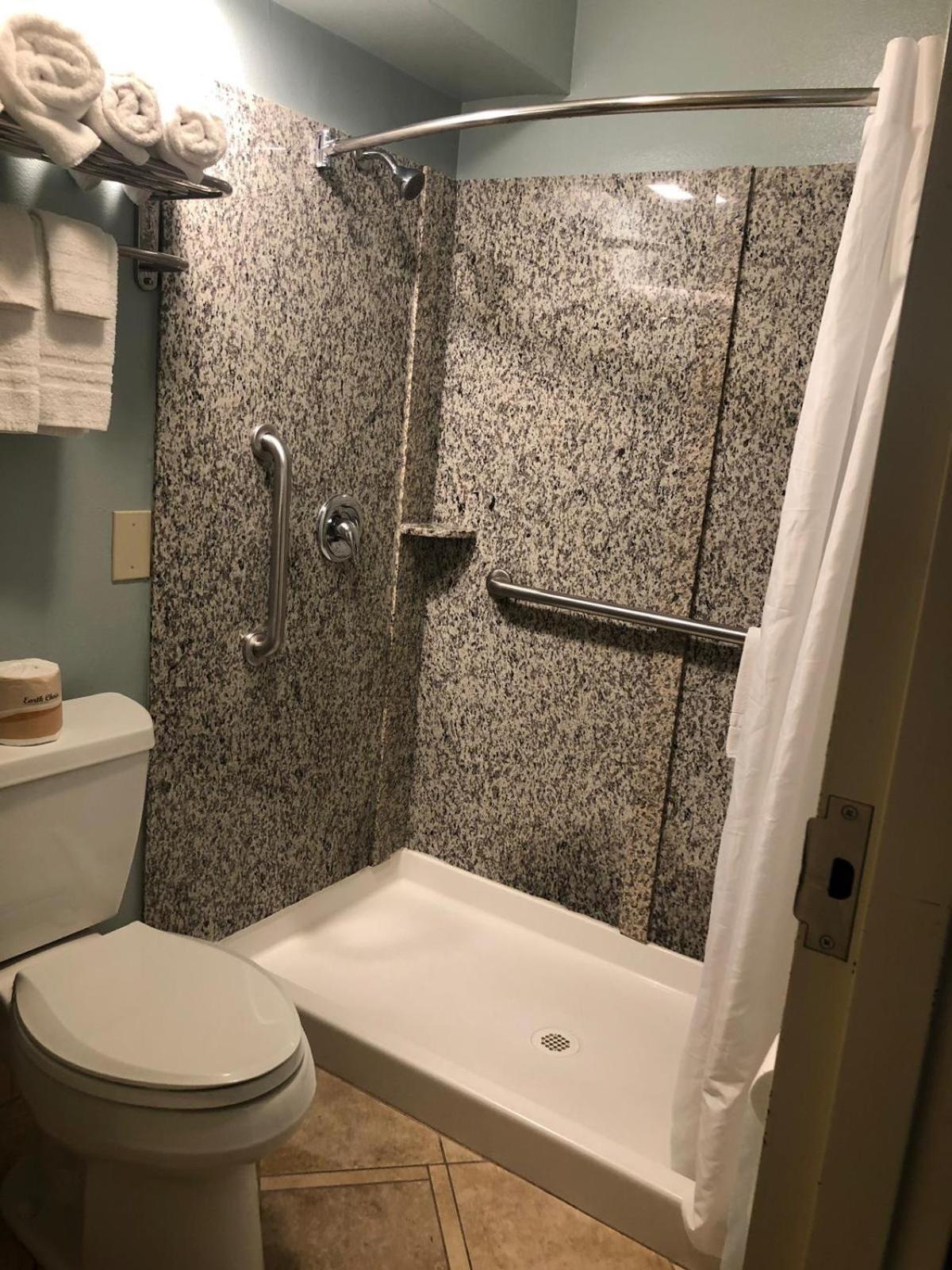 Deluxe King Room - Photo 6