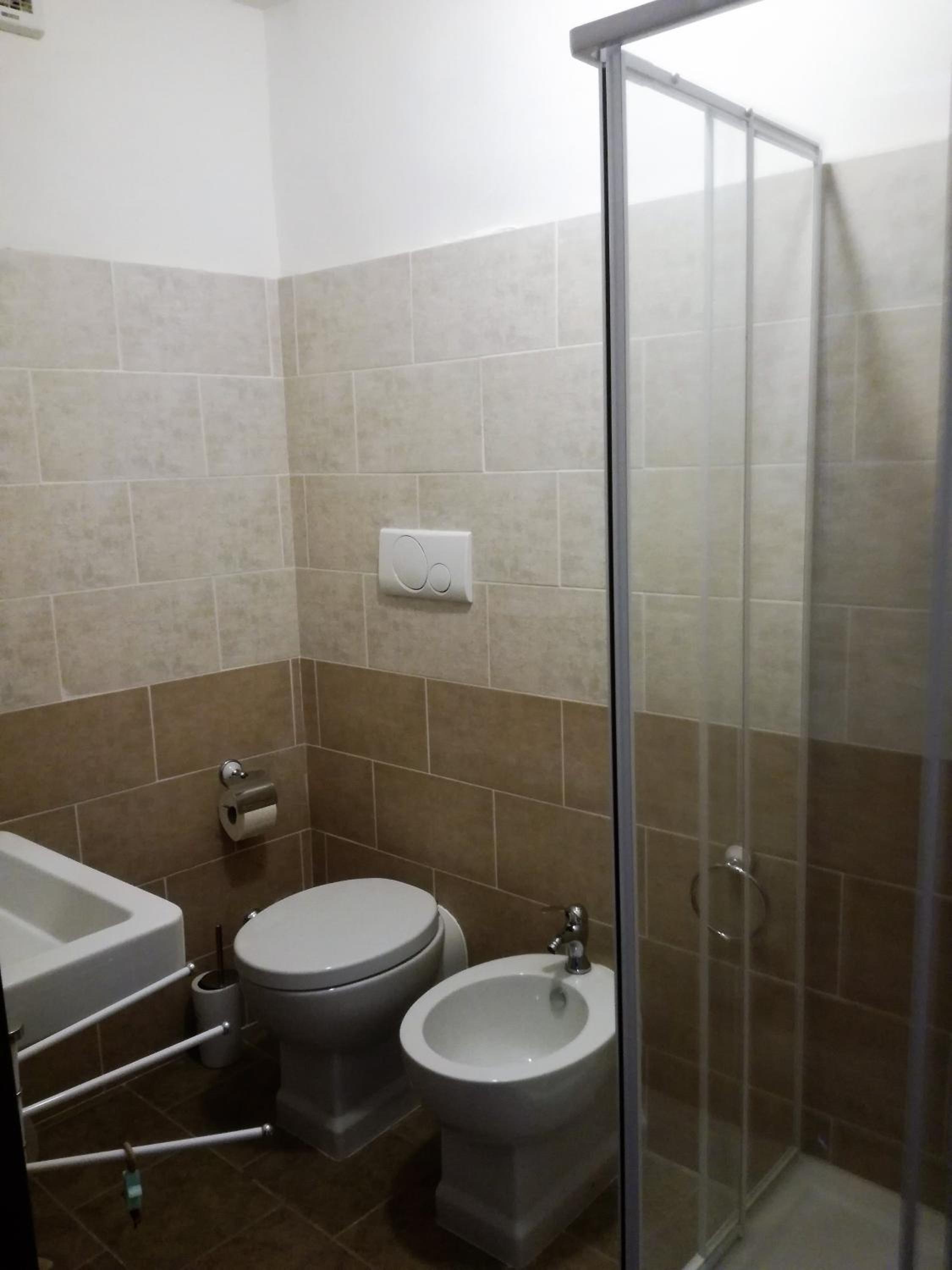 Double Room with Private Bathroom - Photo 2