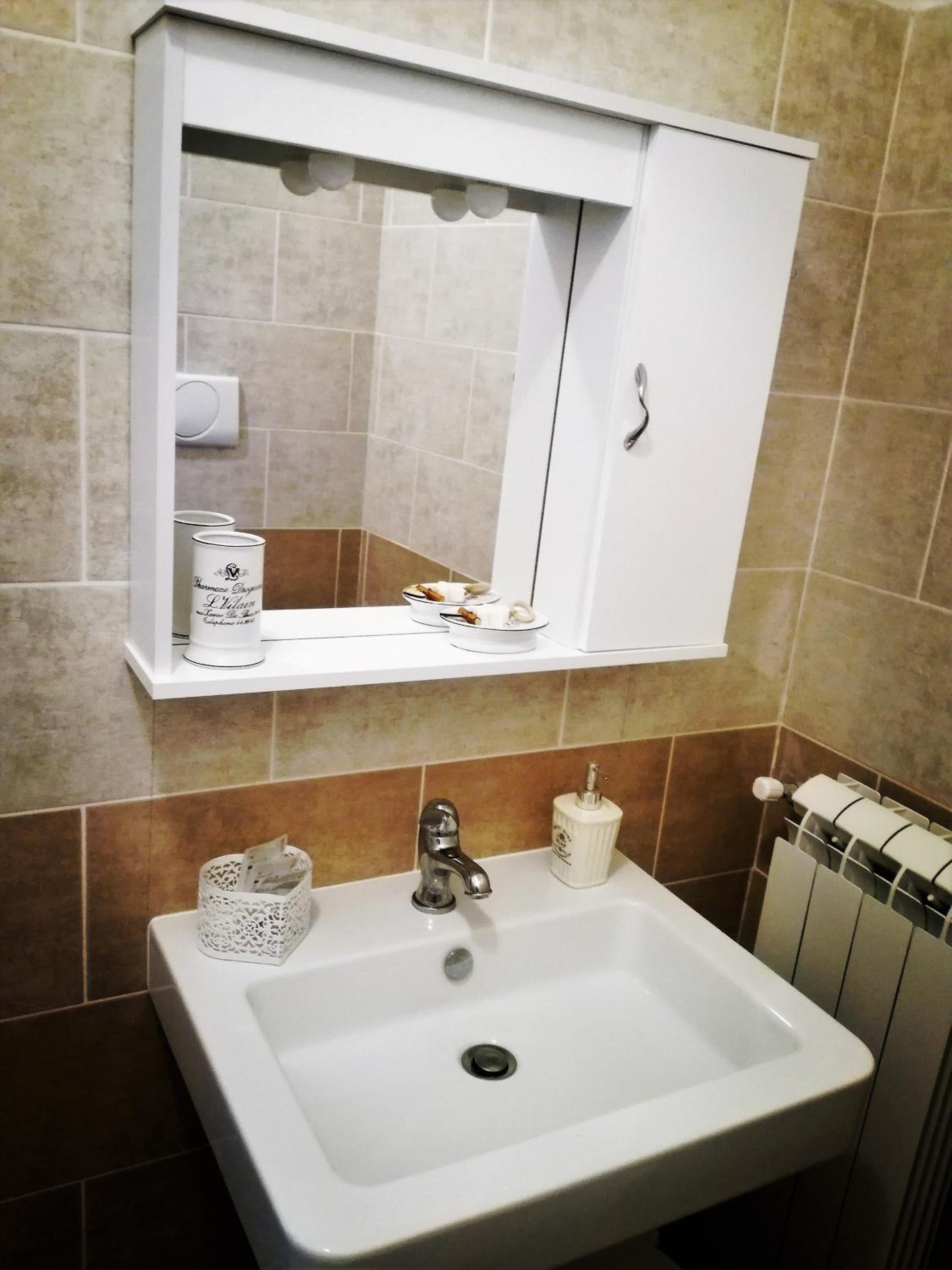 Double Room with Private Bathroom - Photo 4