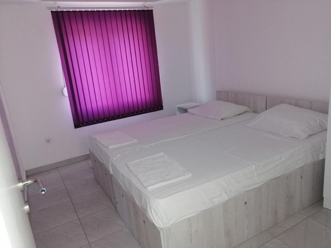 Standard Twin Room with Shared Bathroom photo 1