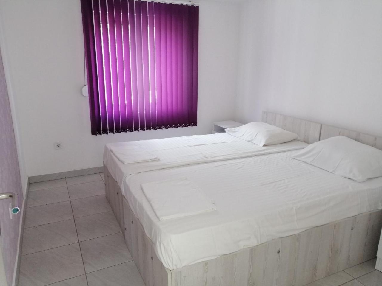 Standard Twin Room with Shared Bathroom photo 2