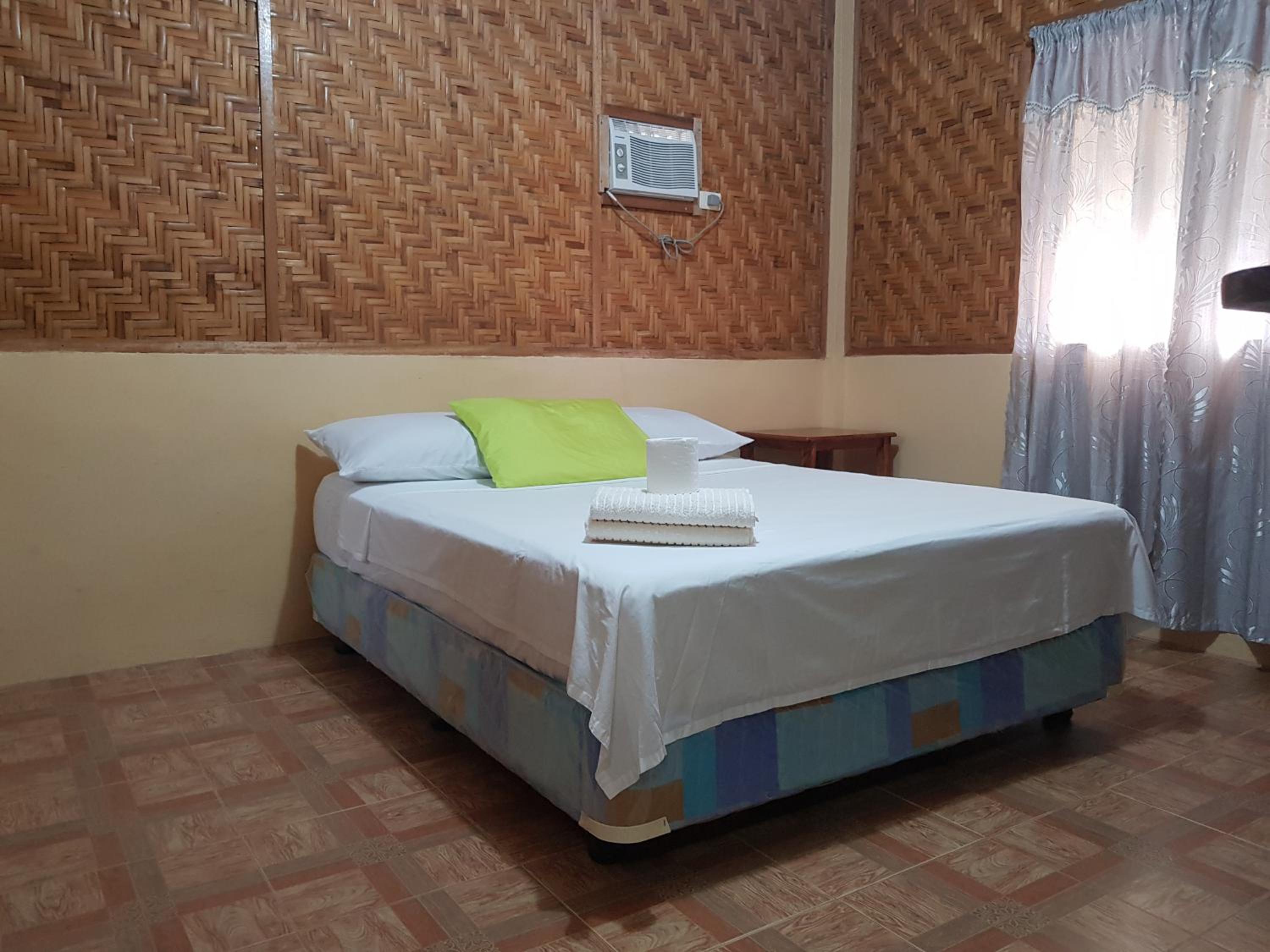 One-Bedroom House - Photo 4