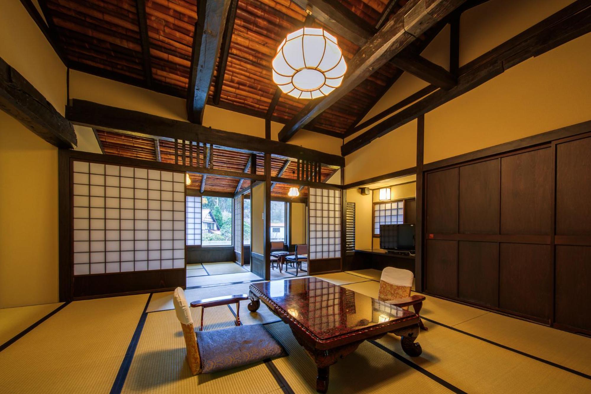Deluxe Japanese-Style Room with Hot Spring Bath and Mountain View photo 2