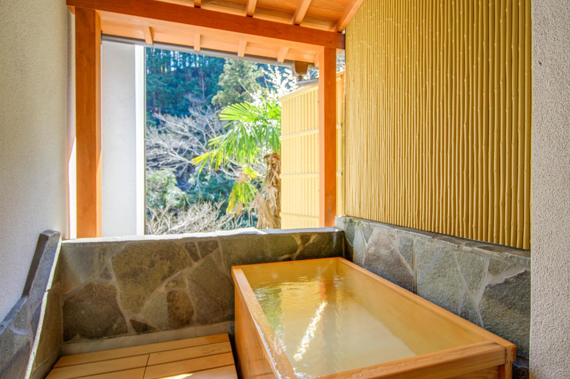 Superior Japanese-Style Room with Open-Air Bath and River View photo 3