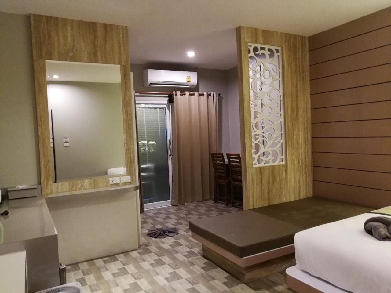 Deluxe Twin / Double room no view photo 3