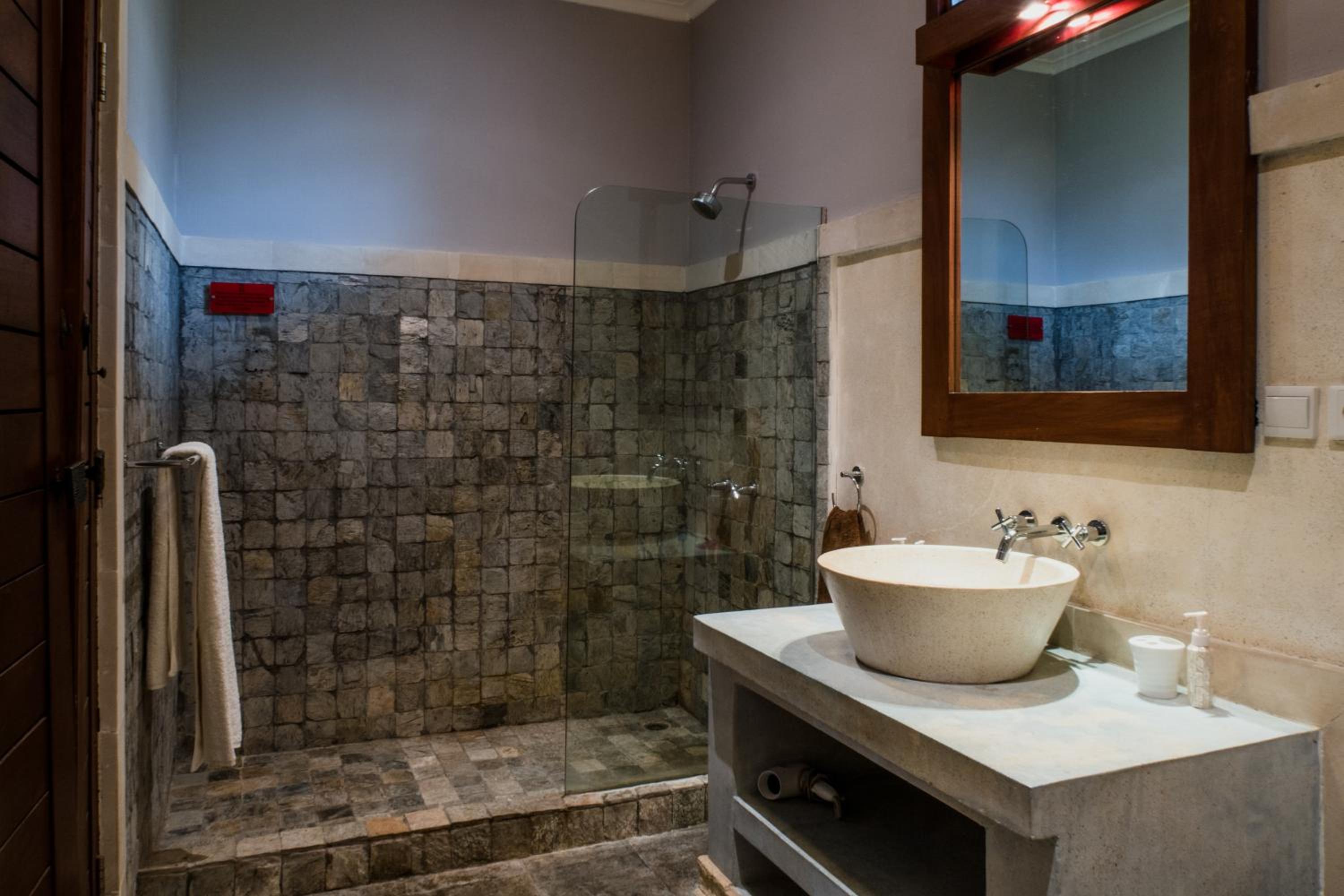 Deluxe Three-Bedroom Villa with Private Pool - Photo 17
