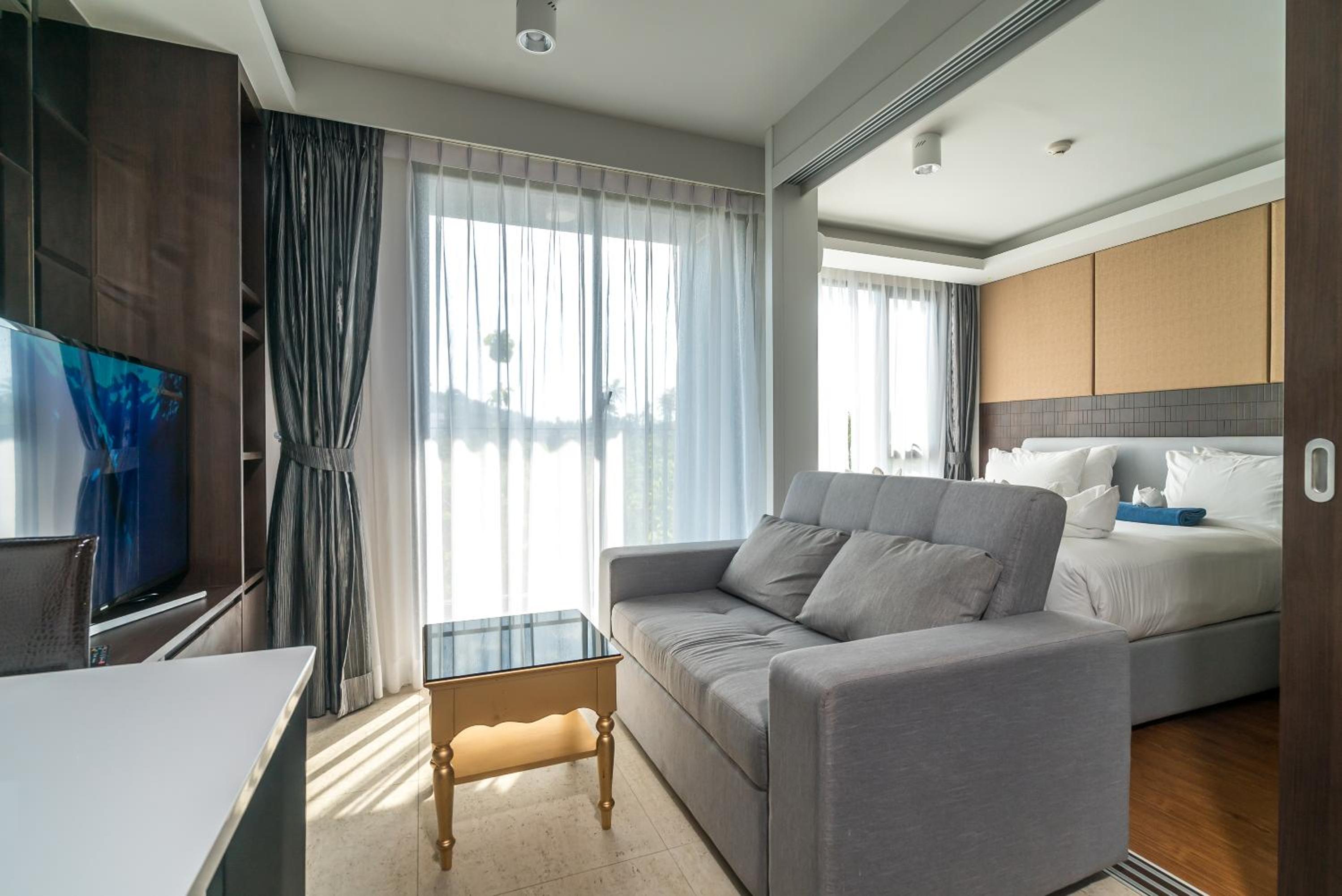 Studio Apartment photo 1