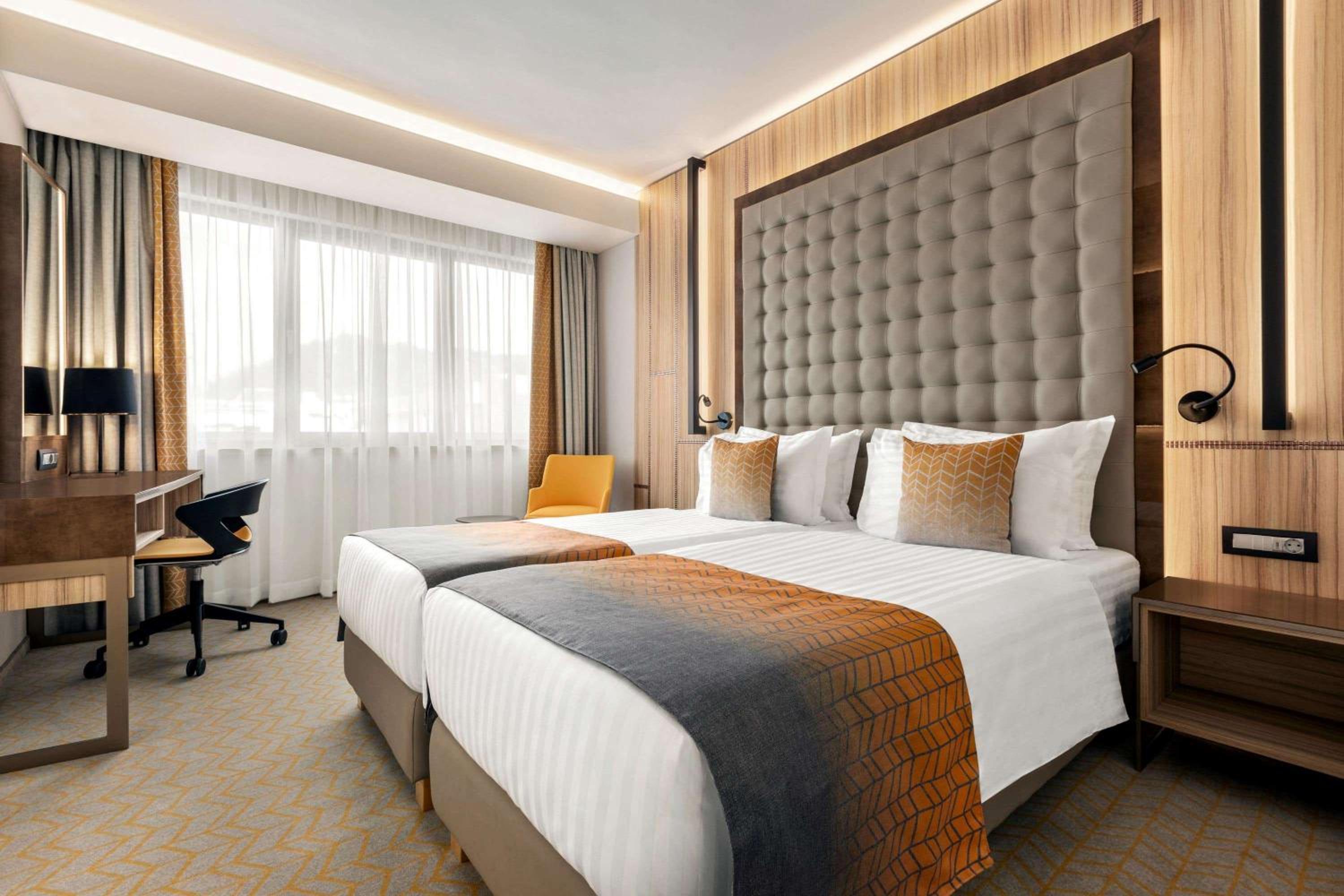 Twin Room - Non-Smoking - Photo 1