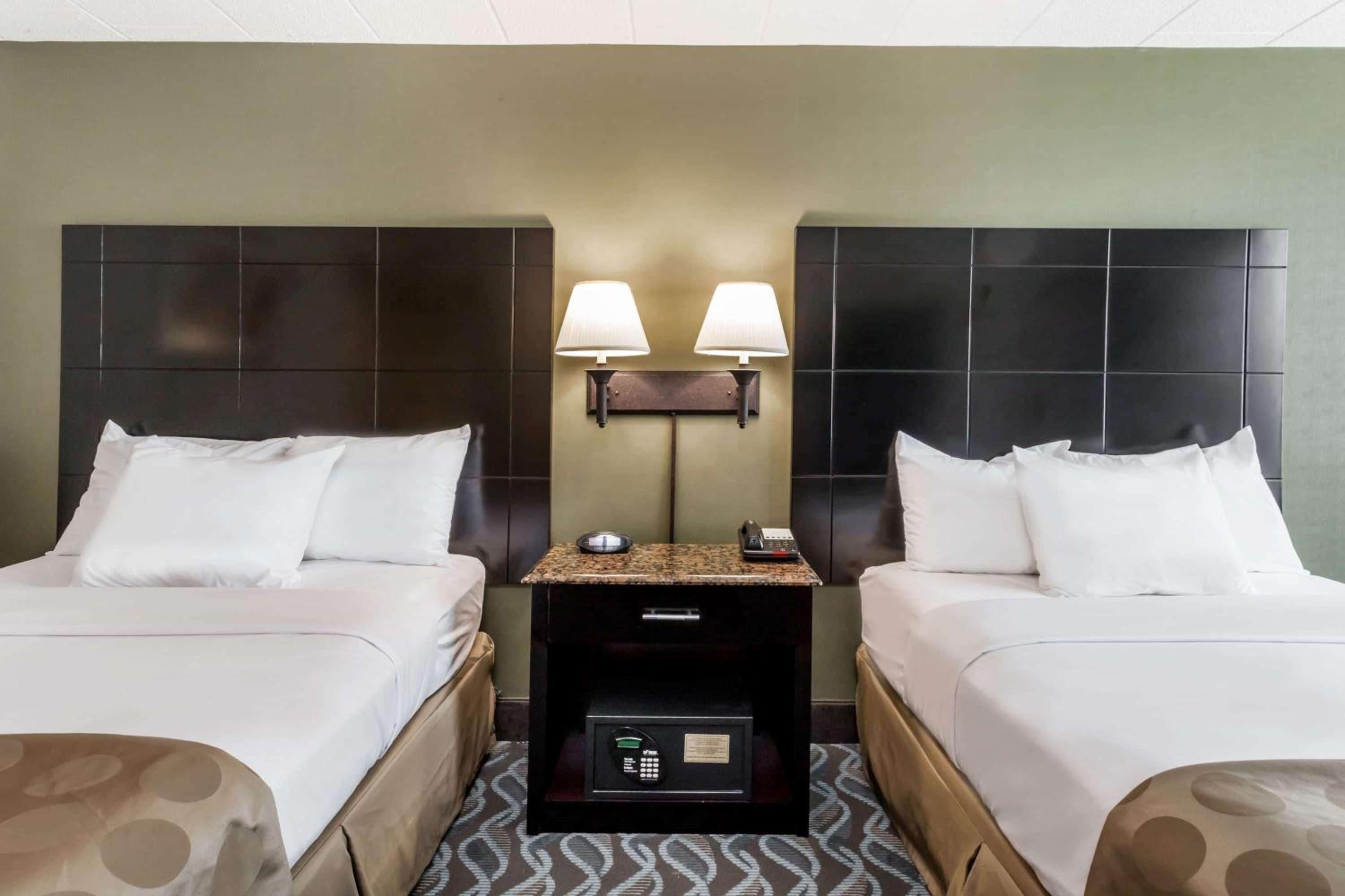 Two Double Beds - Smoking - Photo 1