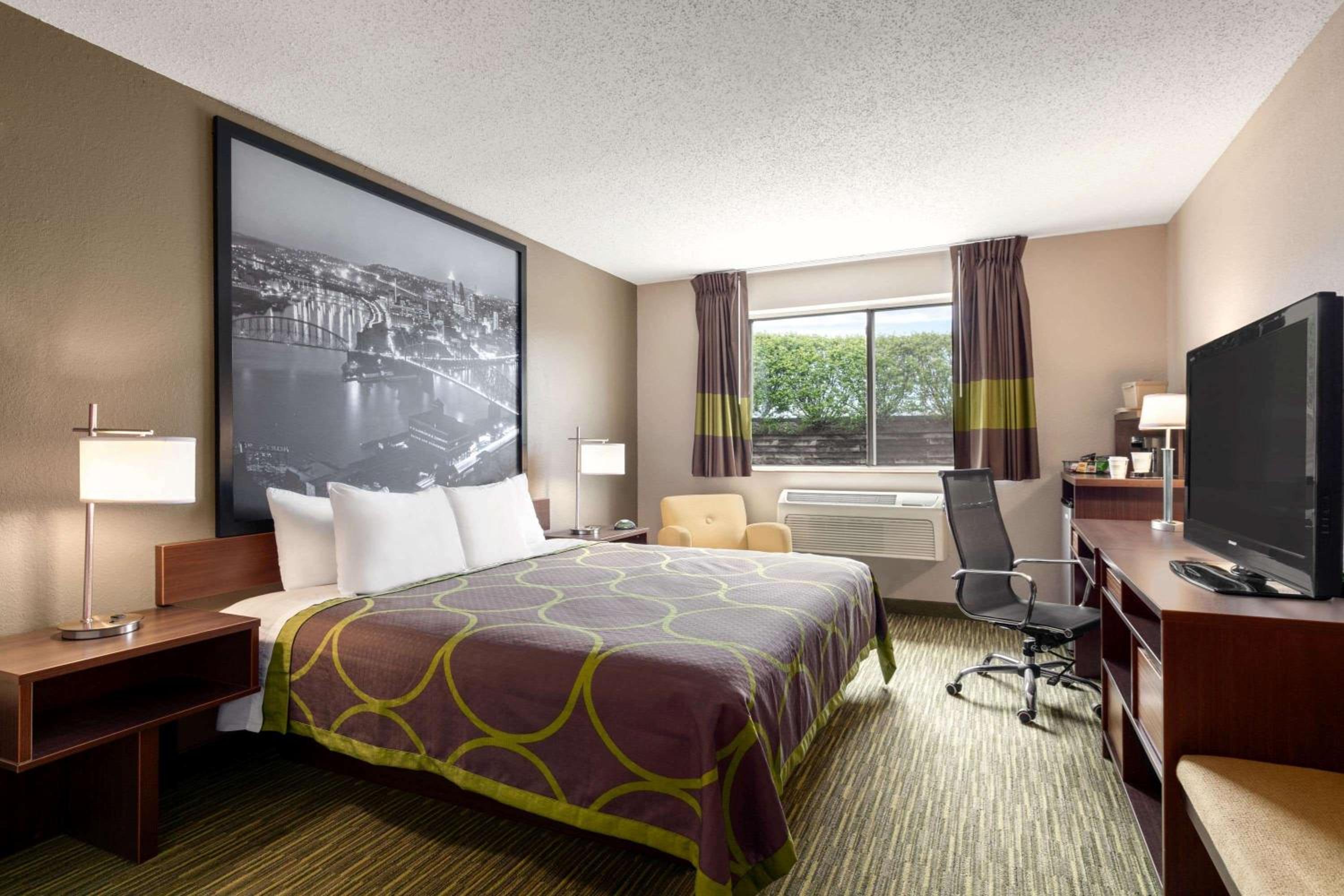 King Room - Non-Smoking - Photo 2