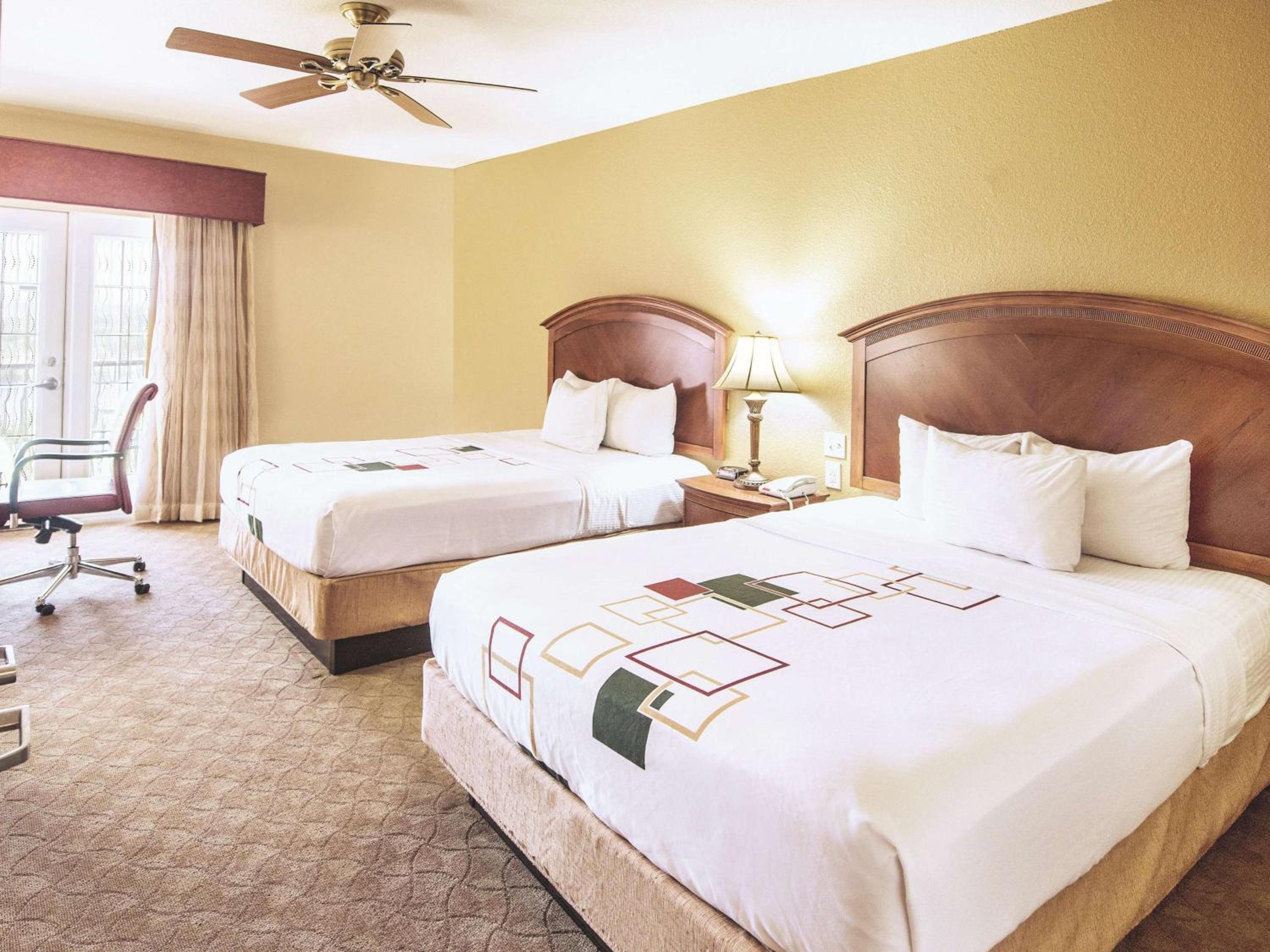 Two Queen Beds with Balcony or Patio and Lake View - Lower Floor - Photo 1