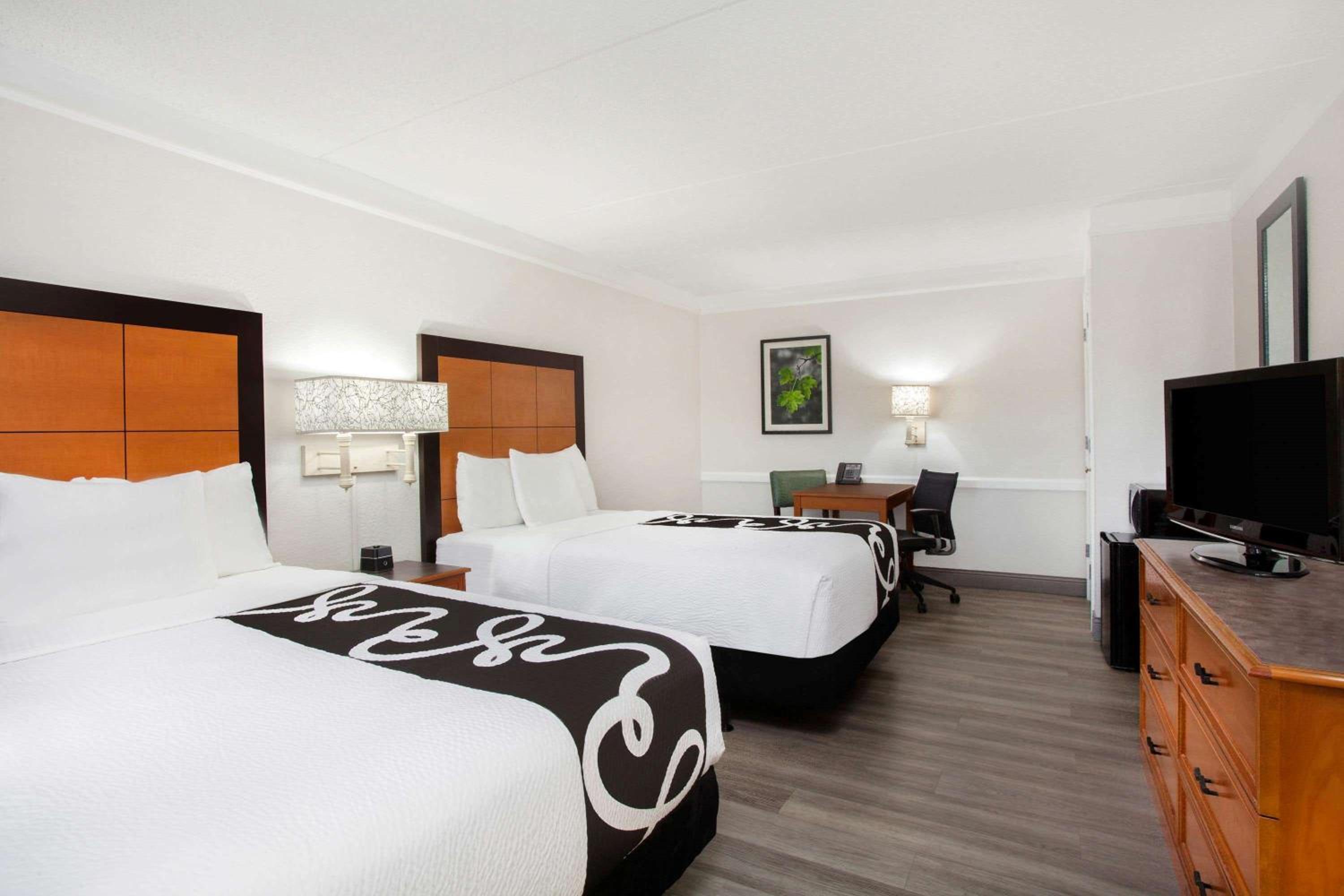Double Room with Two Double Beds - Photo 1