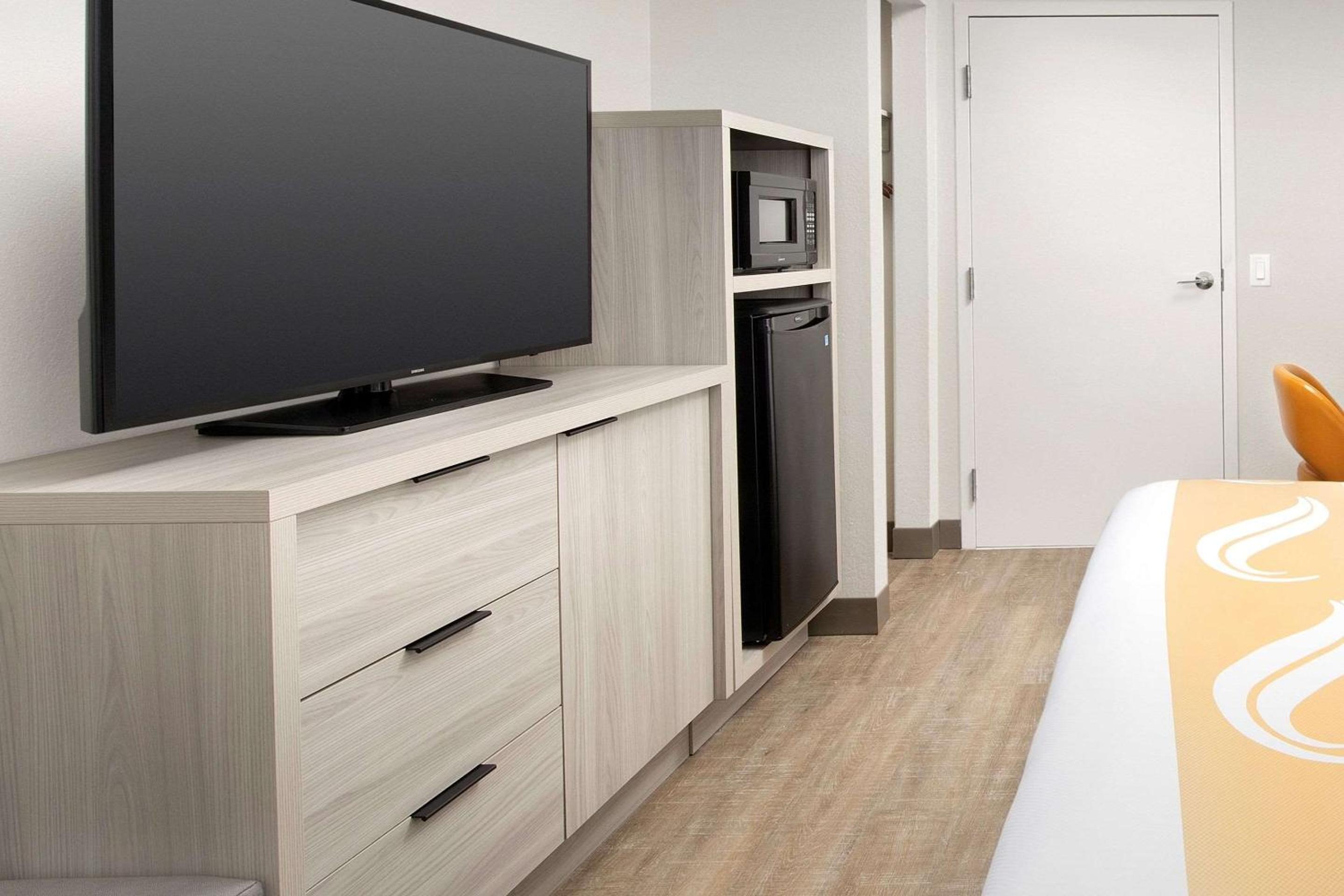King Room - Accessible/Non-Smoking - Photo 3